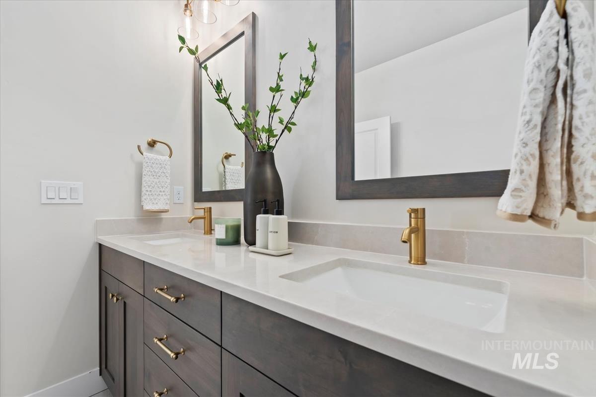 2206 E Rodeo St., Kuna, Idaho 83634, 3 Bedrooms, 2 Bathrooms, Residential For Sale, Price $519,880,MLS 98968579