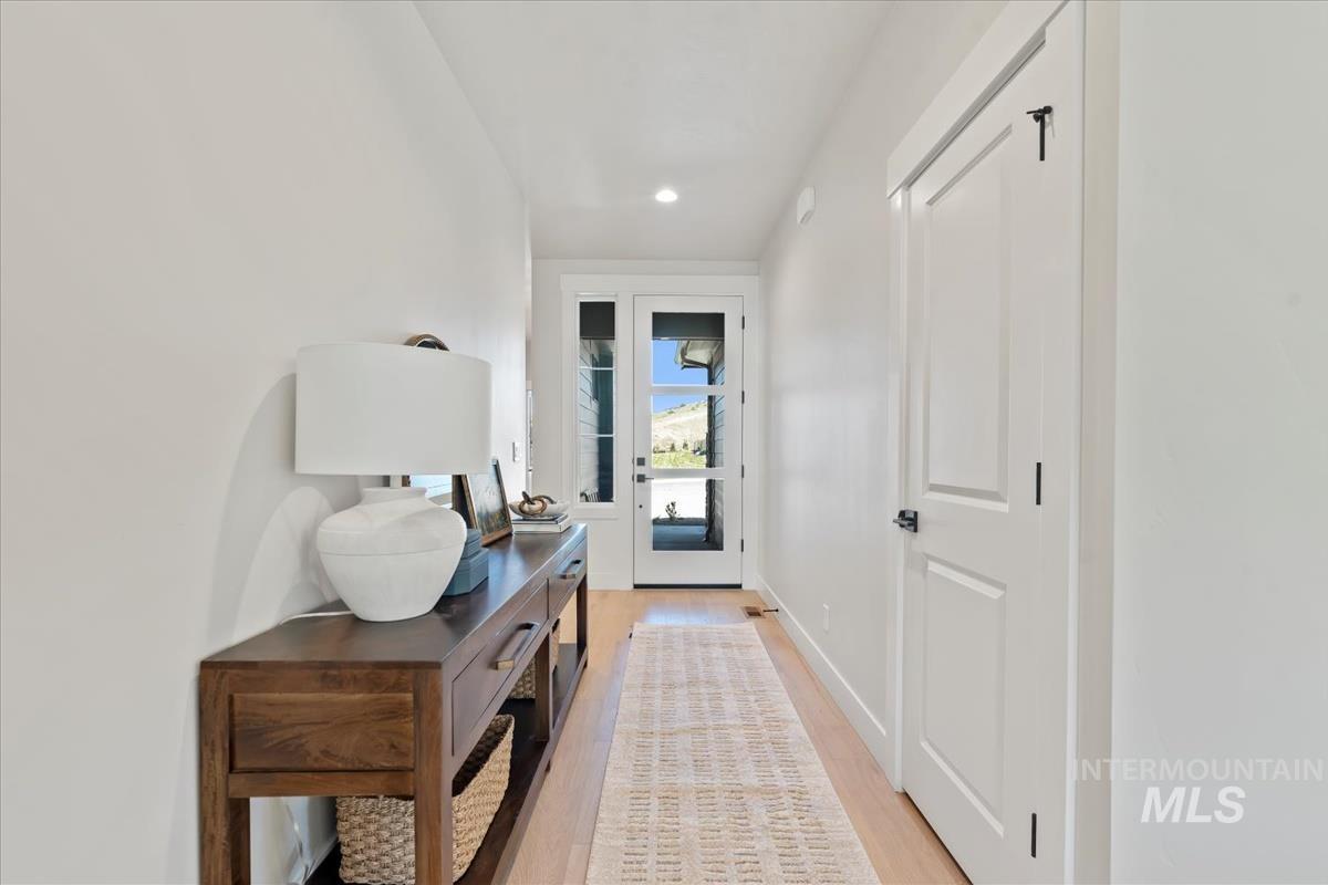 2206 E Rodeo St., Kuna, Idaho 83634, 3 Bedrooms, 2 Bathrooms, Residential For Sale, Price $519,880,MLS 98968579