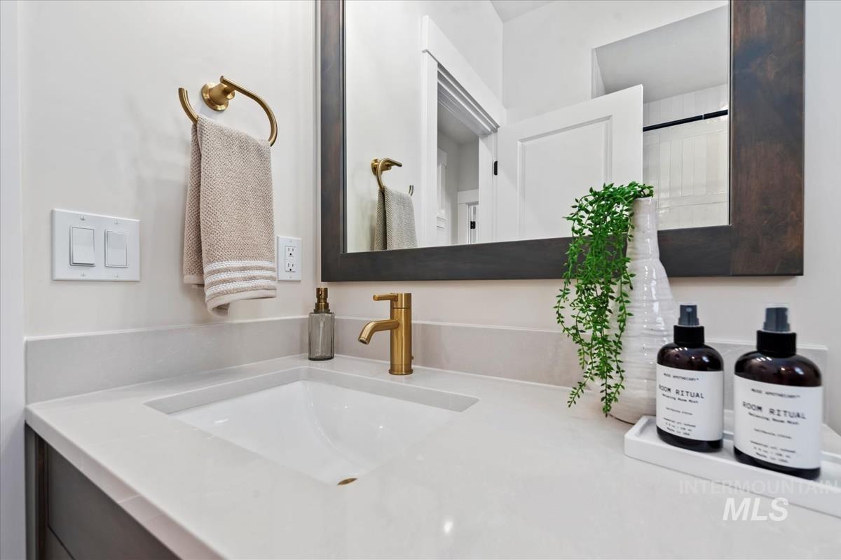 2206 E Rodeo St., Kuna, Idaho 83634, 3 Bedrooms, 2 Bathrooms, Residential For Sale, Price $519,880,MLS 98968579