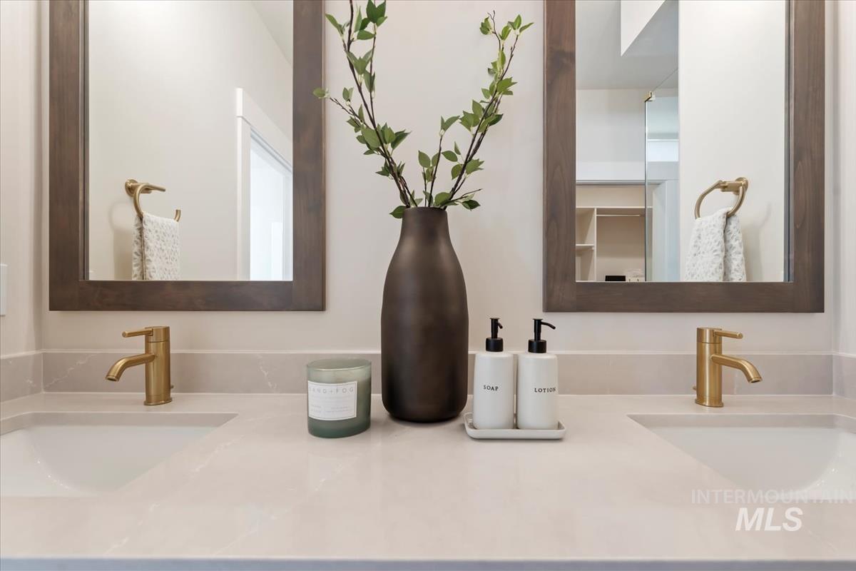 2206 E Rodeo St., Kuna, Idaho 83634, 3 Bedrooms, 2 Bathrooms, Residential For Sale, Price $519,880,MLS 98968579