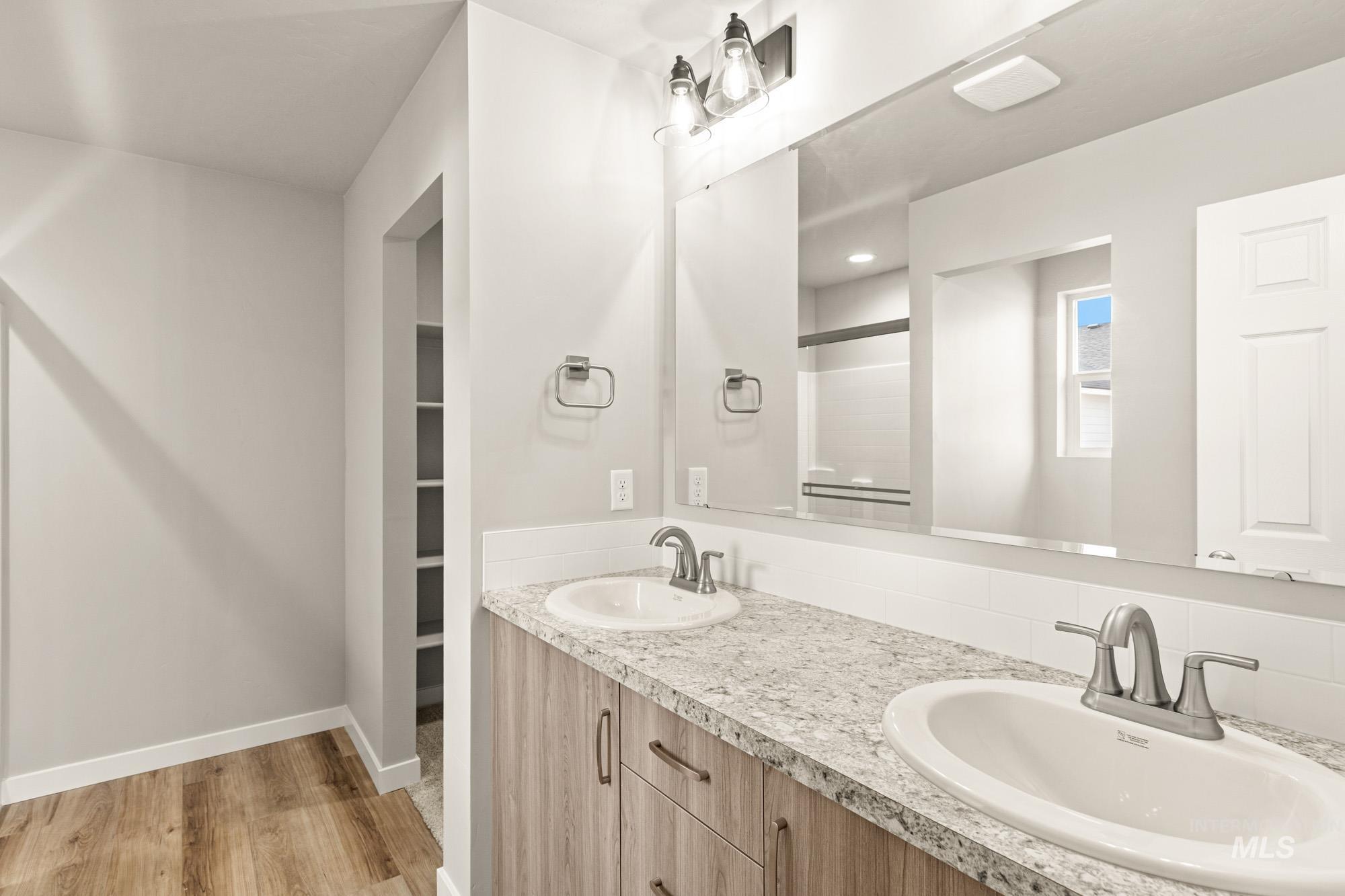 1556 Dyer St, Middleton, Idaho 83644, 3 Bedrooms, 2 Bathrooms, Residential For Sale, Price $414,990,MLS 98968581