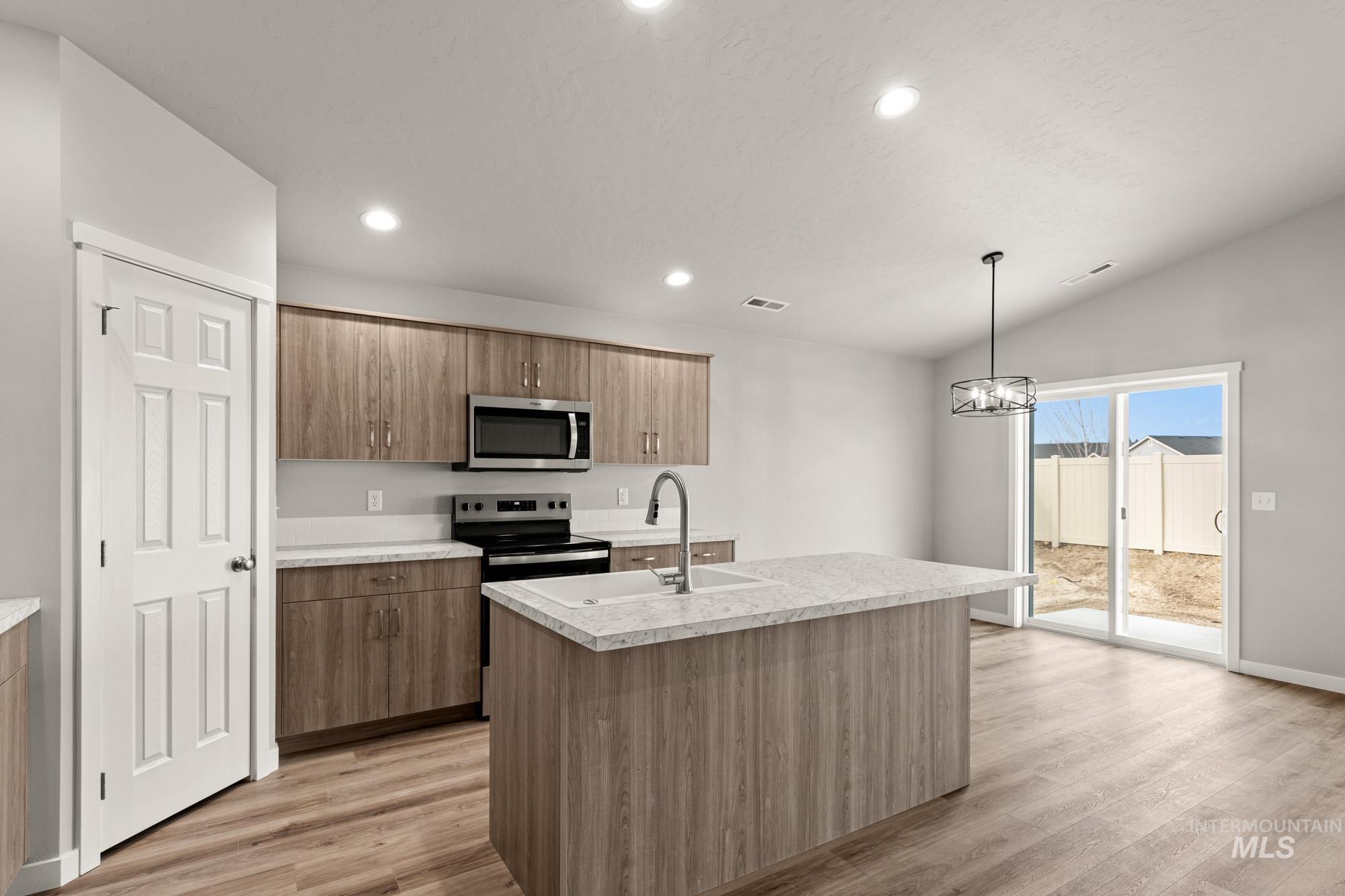 1556 Dyer St, Middleton, Idaho 83644, 3 Bedrooms, 2 Bathrooms, Residential For Sale, Price $414,990,MLS 98968581