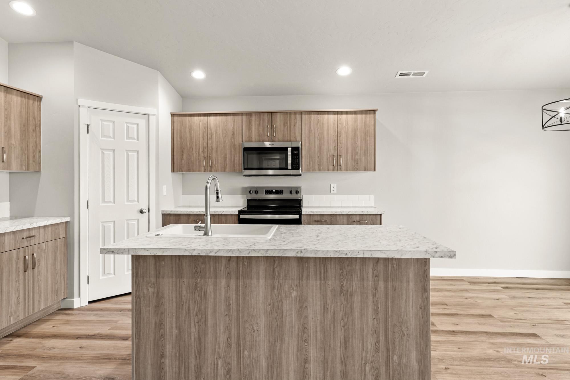 1556 Dyer St, Middleton, Idaho 83644, 3 Bedrooms, 2 Bathrooms, Residential For Sale, Price $414,990,MLS 98968581