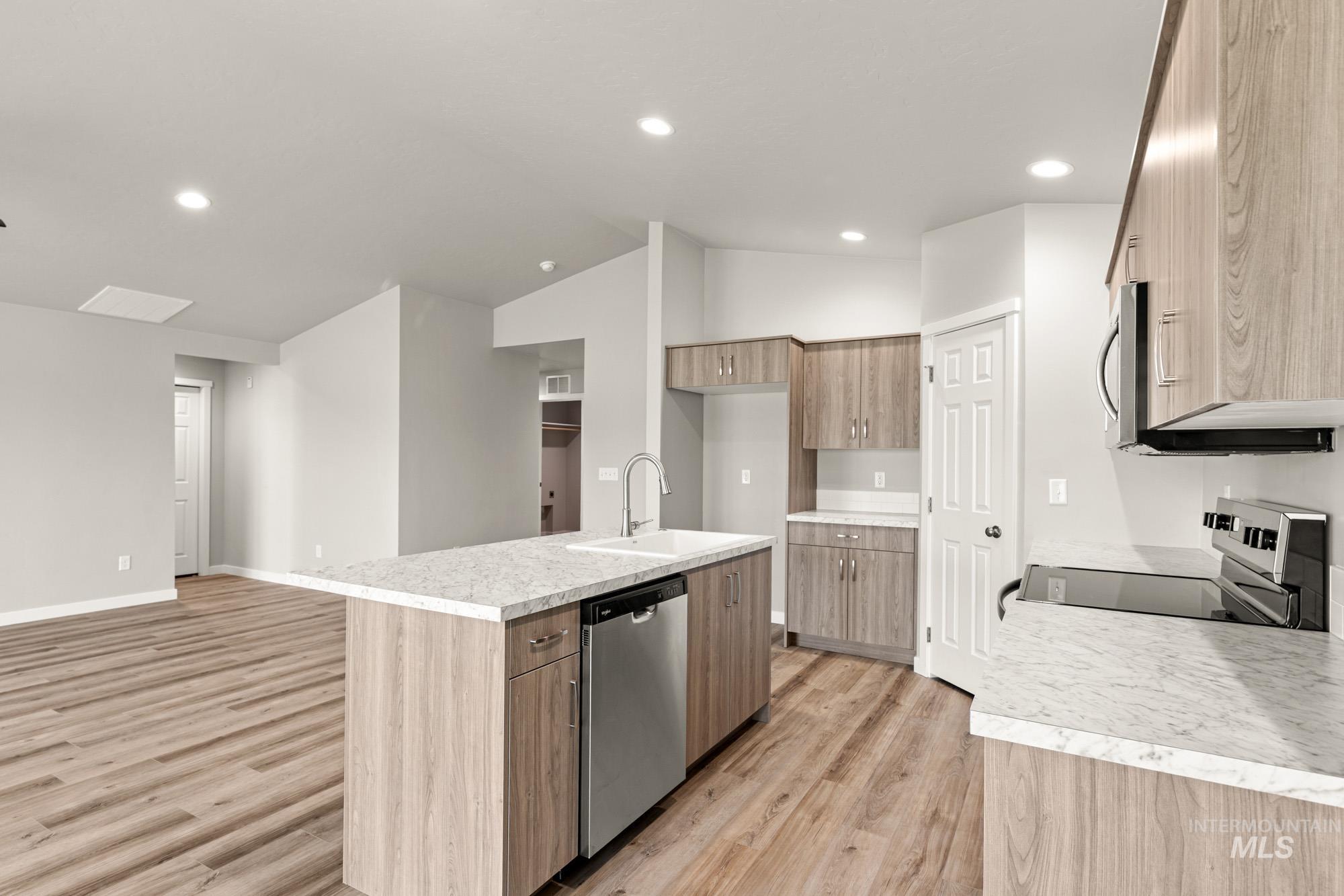 1556 Dyer St, Middleton, Idaho 83644, 3 Bedrooms, 2 Bathrooms, Residential For Sale, Price $414,990,MLS 98968581