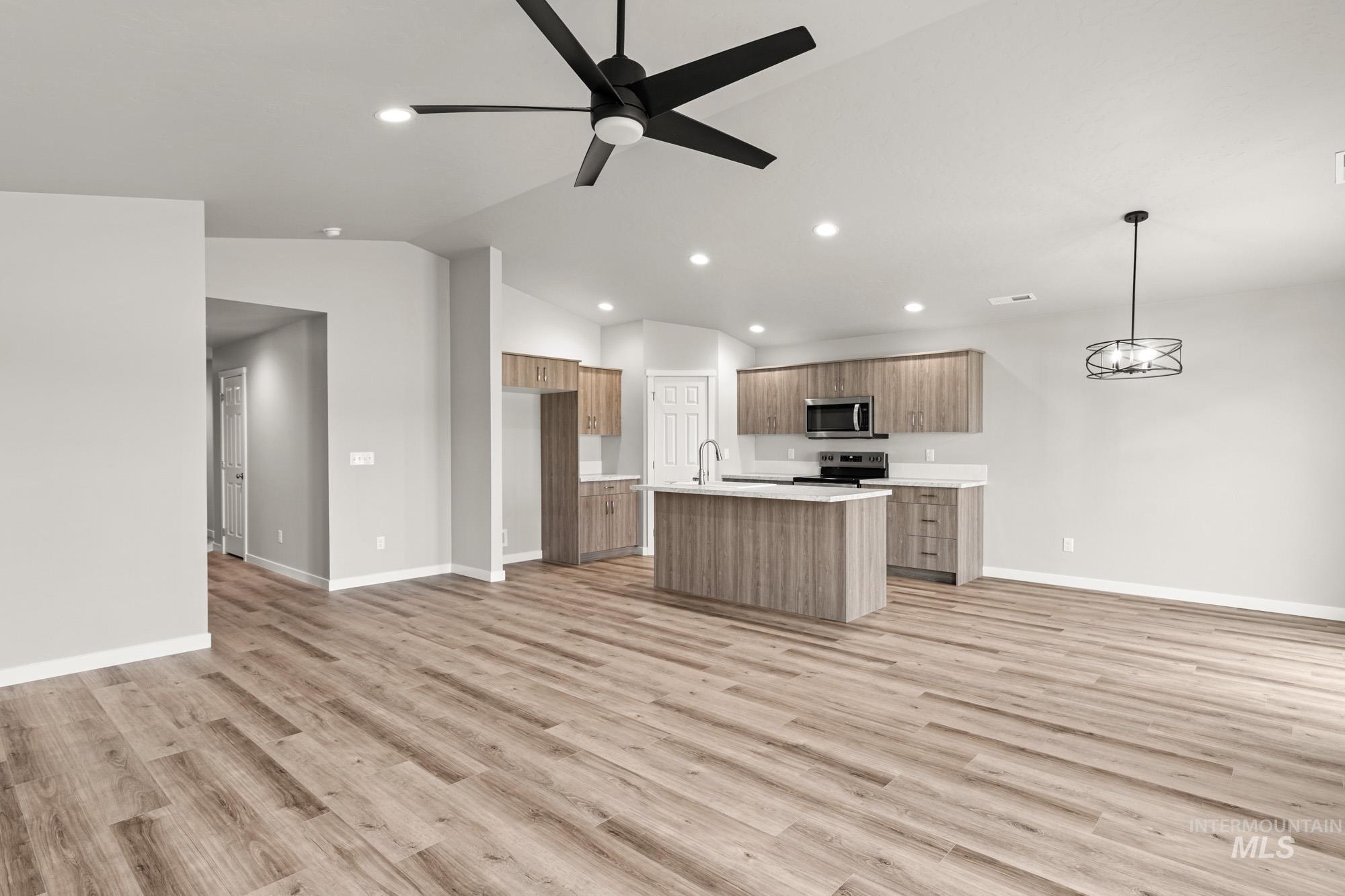 1556 Dyer St, Middleton, Idaho 83644, 3 Bedrooms, 2 Bathrooms, Residential For Sale, Price $414,990,MLS 98968581