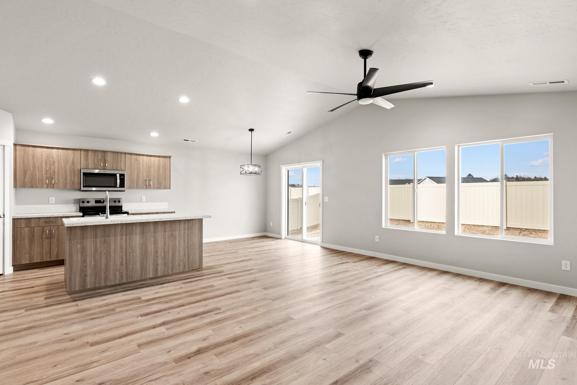 1556 Dyer St, Middleton, Idaho 83644, 3 Bedrooms, 2 Bathrooms, Residential For Sale, Price $414,990,MLS 98968581