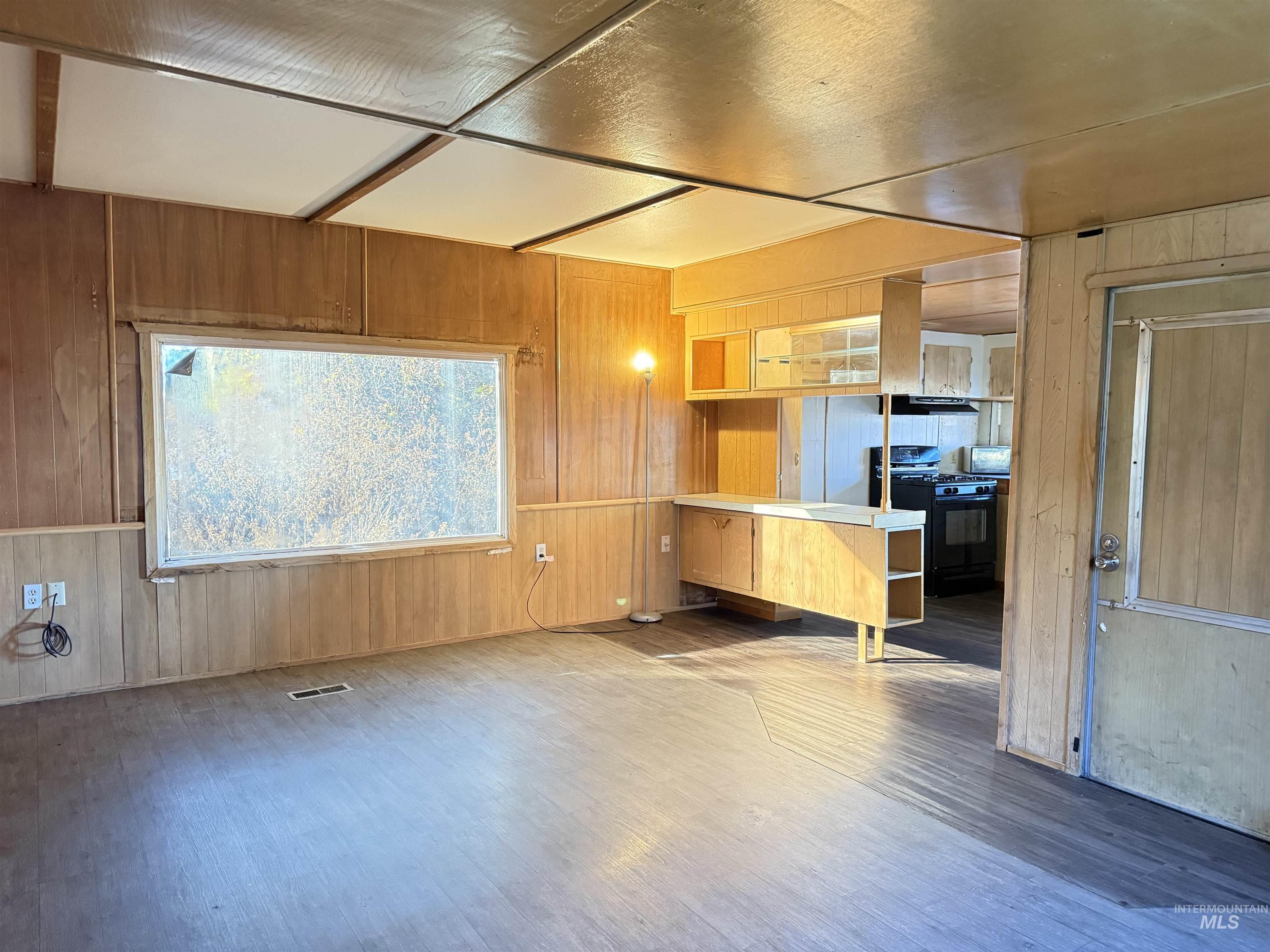 102 Woodworth Street, Uniontown, Washington 99179, 2 Bedrooms, 1 Bathroom, Residential For Sale, Price $60,000, 98968595