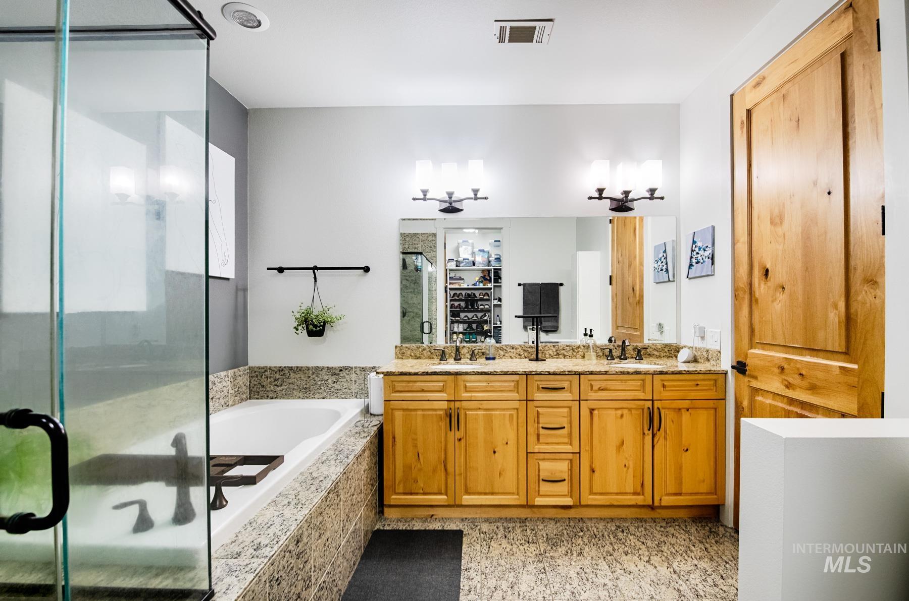 851 W Front St., Boise, Idaho 83702, 2 Bedrooms, 2 Bathrooms, Residential For Sale, Price $750,000,MLS 98968596