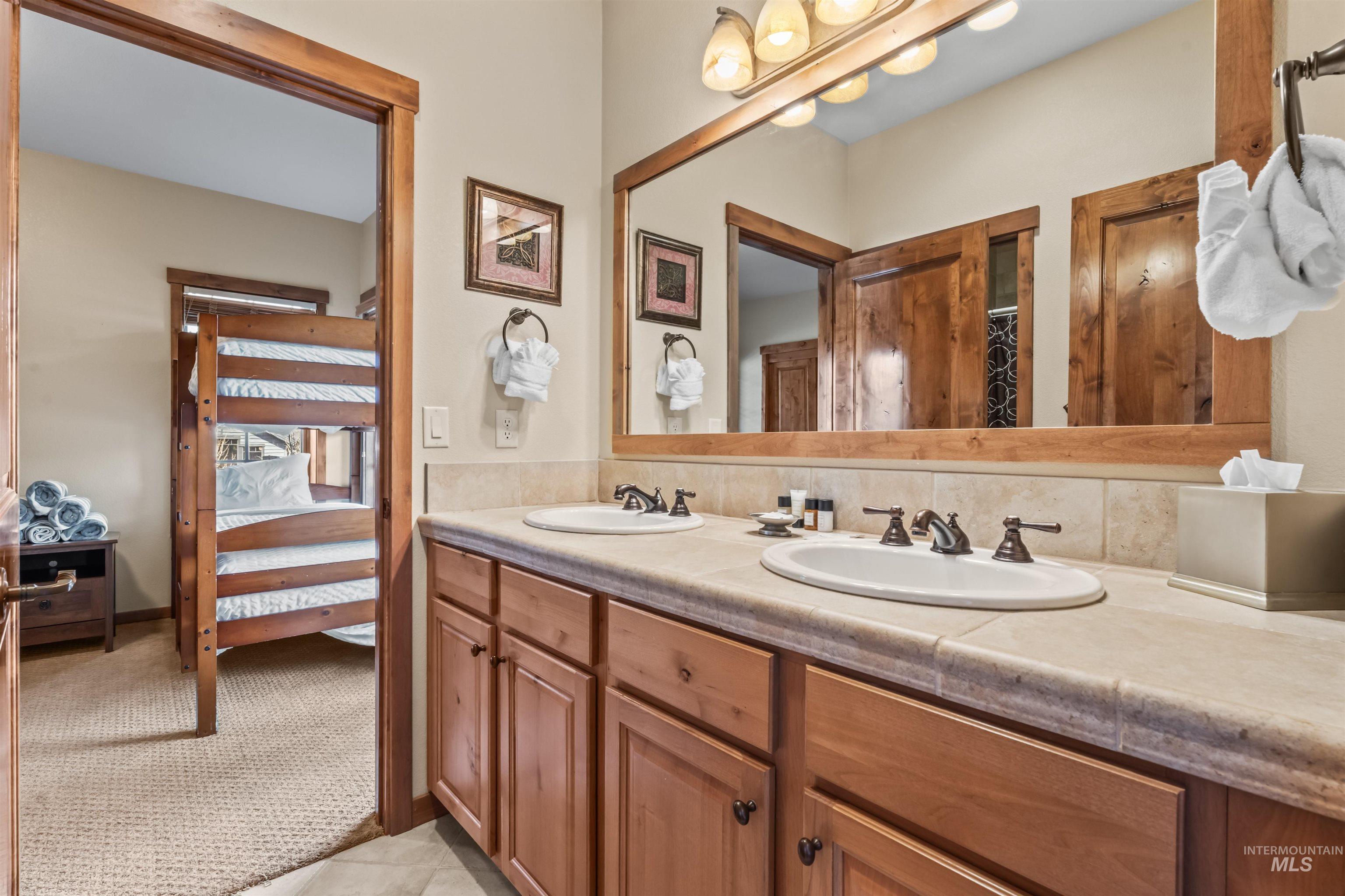 33 Golden Bench Ct, Donnelly, Idaho 83615, 3 Bedrooms, 3 Bathrooms, Residential For Sale, Price $1,150,000, 98968600