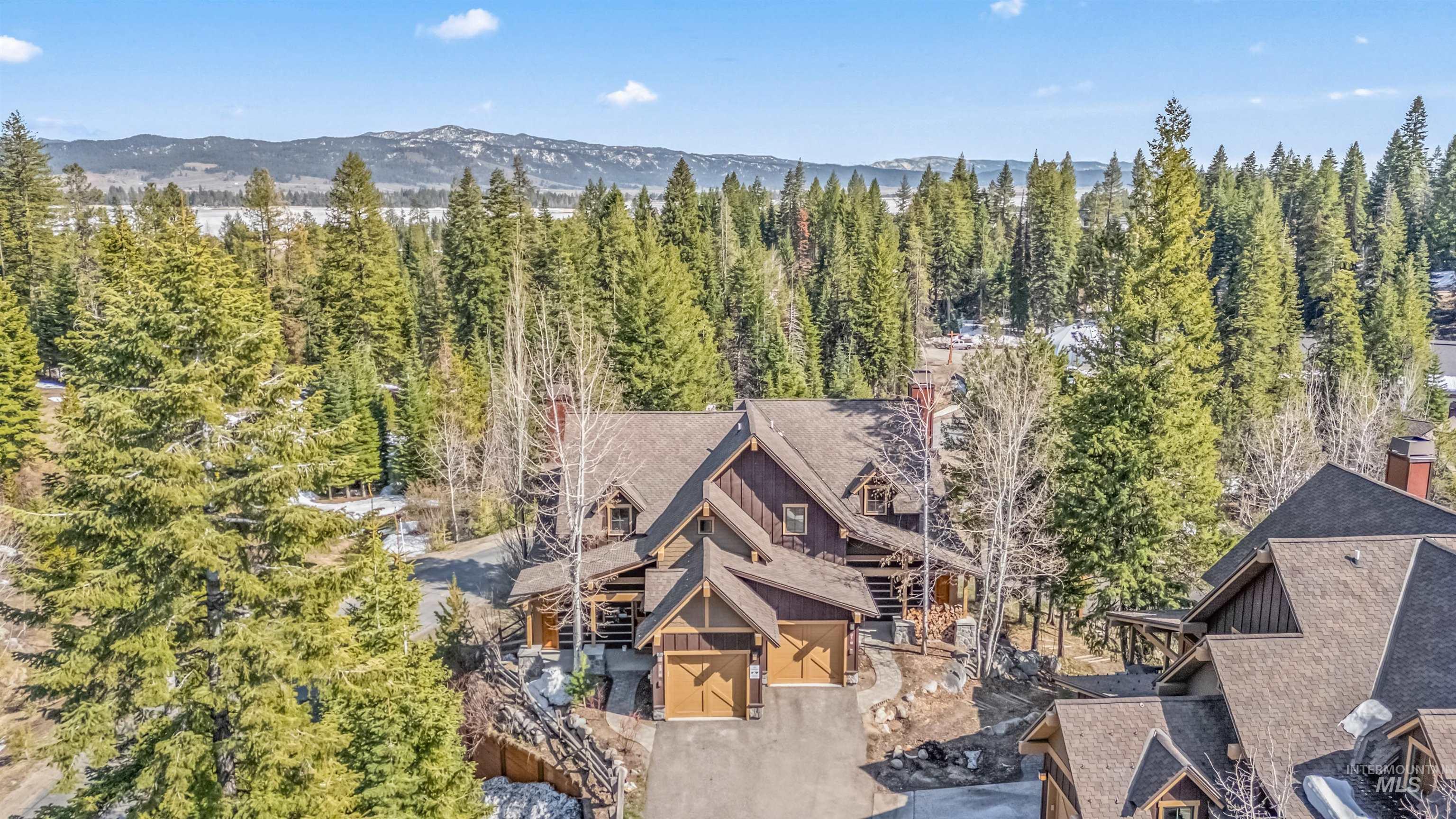 33 Golden Bench Ct, Donnelly, Idaho 83615, 3 Bedrooms, 3 Bathrooms, Residential For Sale, Price $1,150,000, 98968600