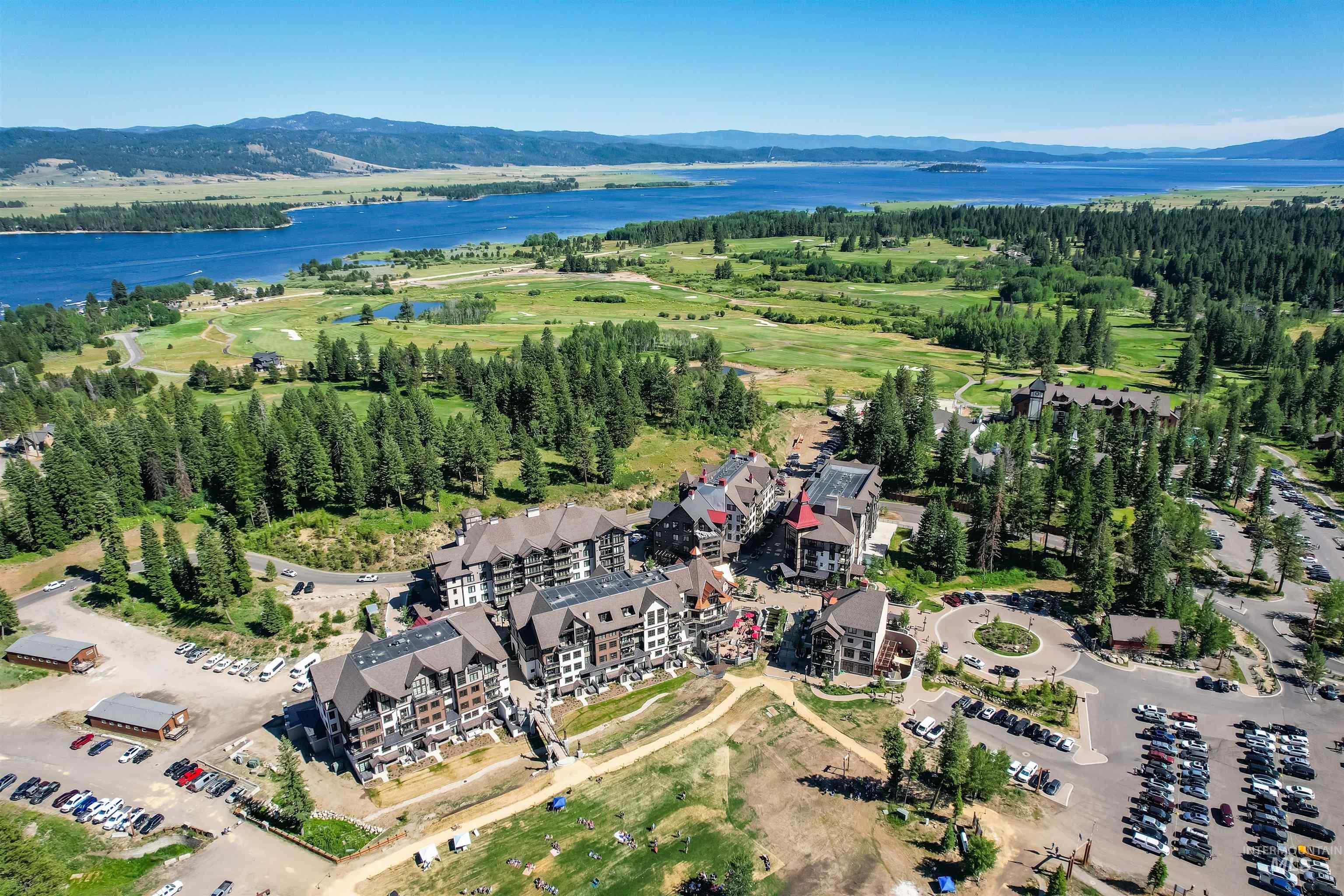 33 Golden Bench Ct, Donnelly, Idaho 83615, 3 Bedrooms, 3 Bathrooms, Residential For Sale, Price $1,150,000, 98968600