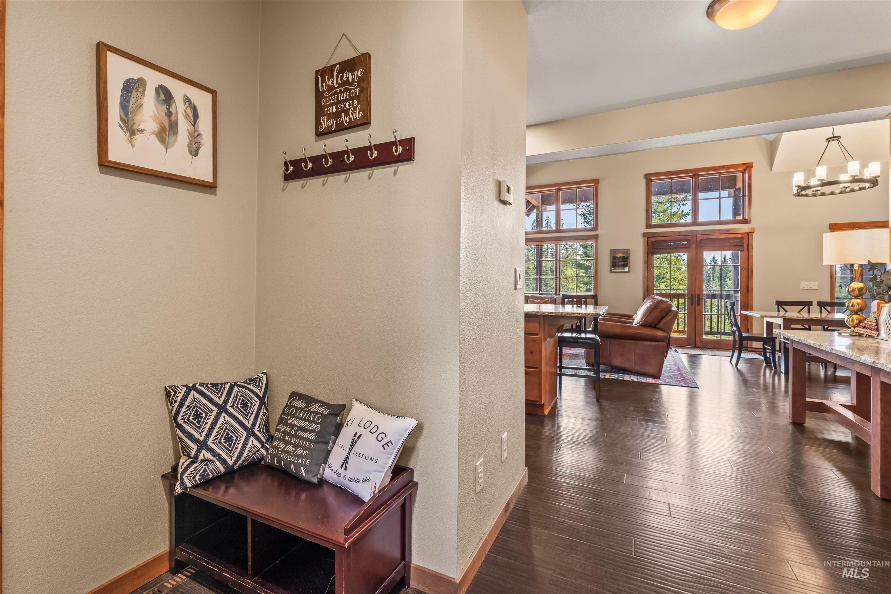 33 Golden Bench Ct, Donnelly, Idaho 83615, 3 Bedrooms, 3 Bathrooms, Residential For Sale, Price $1,150,000, 98968600