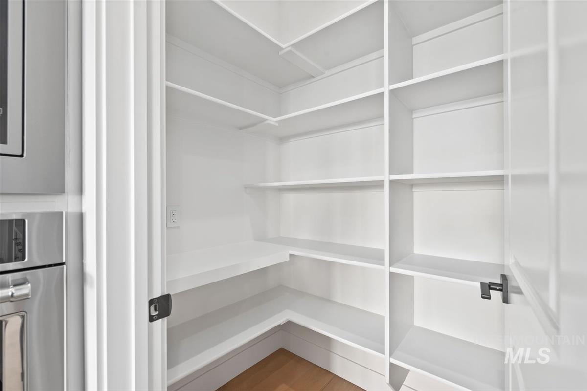 10817 W Barnbougle, Kuna, Idaho 83634, 3 Bedrooms, 2 Bathrooms, Residential For Sale, Price $599,880,MLS 98968603