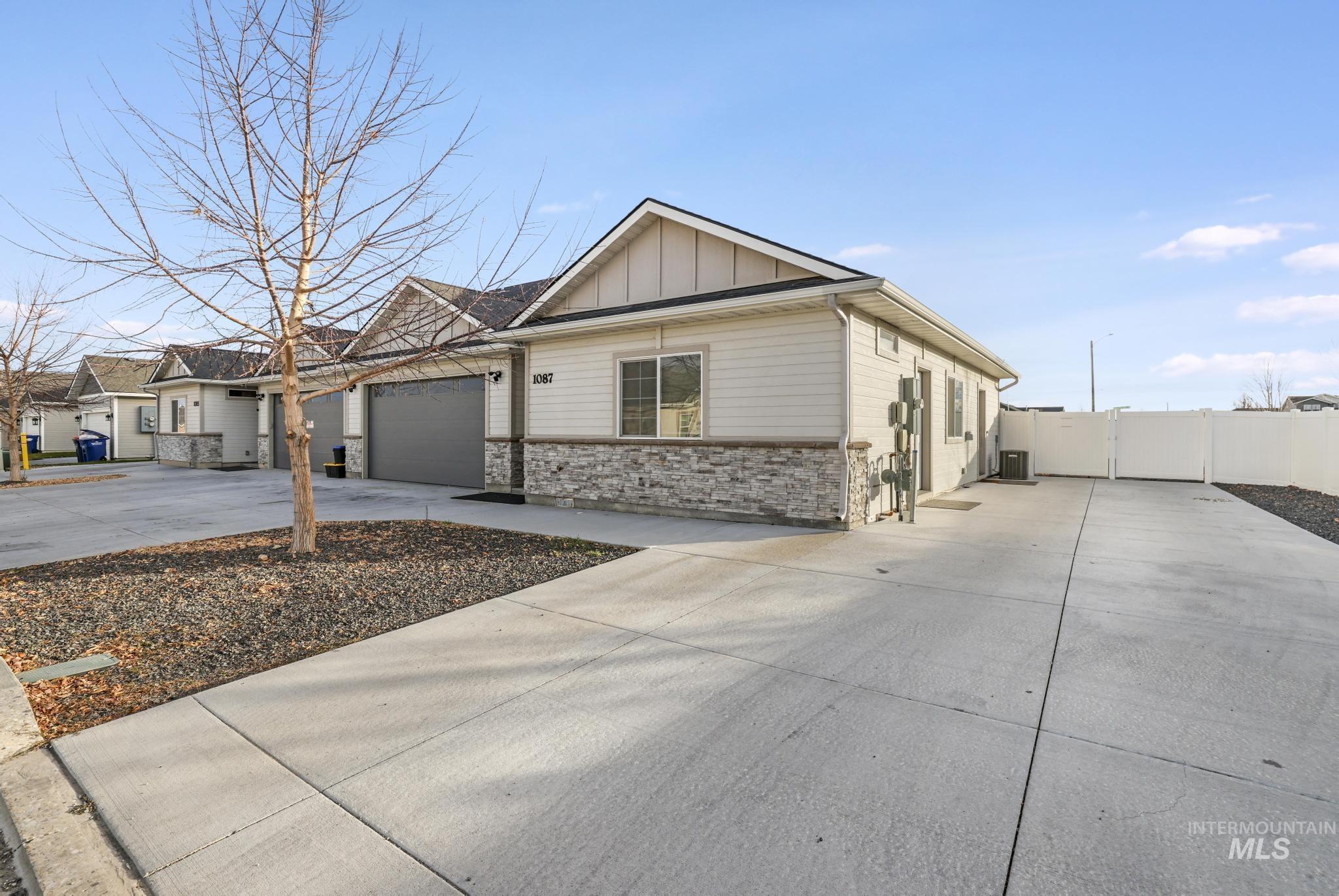 1087 Easy Avenue, Twin Falls, Idaho 83301, 3 Bedrooms, 3 Bathrooms, Residential For Sale, Price $425,000,MLS 98968604
