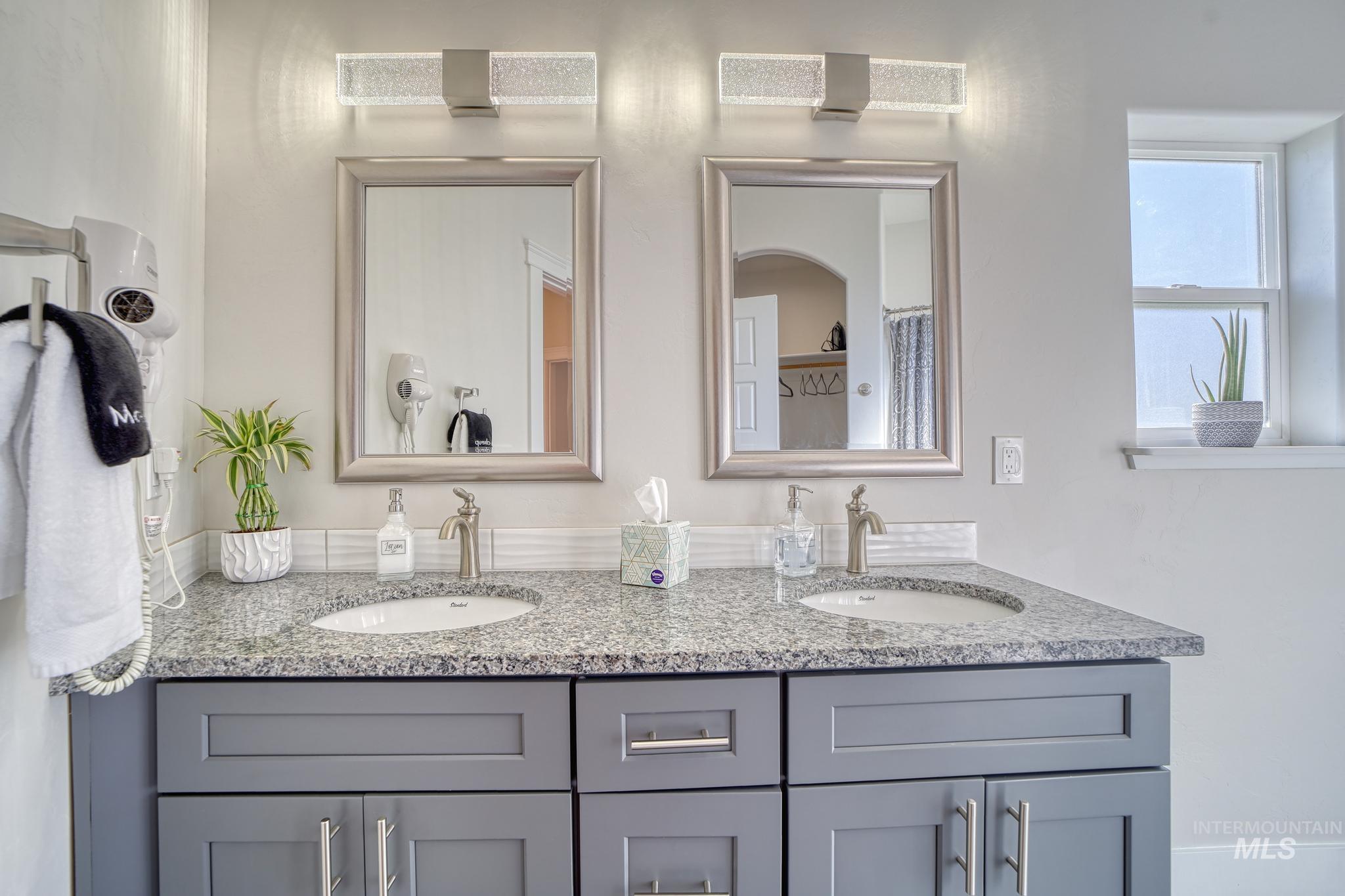 1087 Easy Avenue, Twin Falls, Idaho 83301, 3 Bedrooms, 3 Bathrooms, Residential For Sale, Price $425,000,MLS 98968604