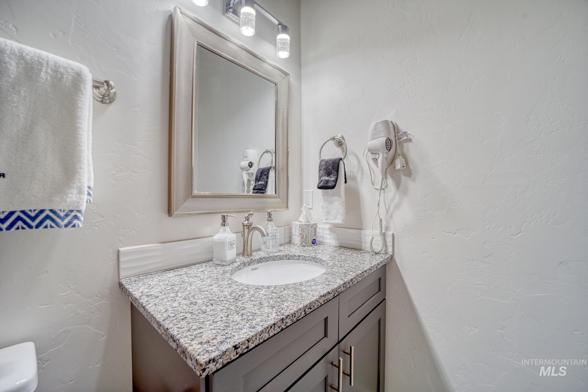 1087 Easy Avenue, Twin Falls, Idaho 83301, 3 Bedrooms, 3 Bathrooms, Residential For Sale, Price $425,000,MLS 98968604