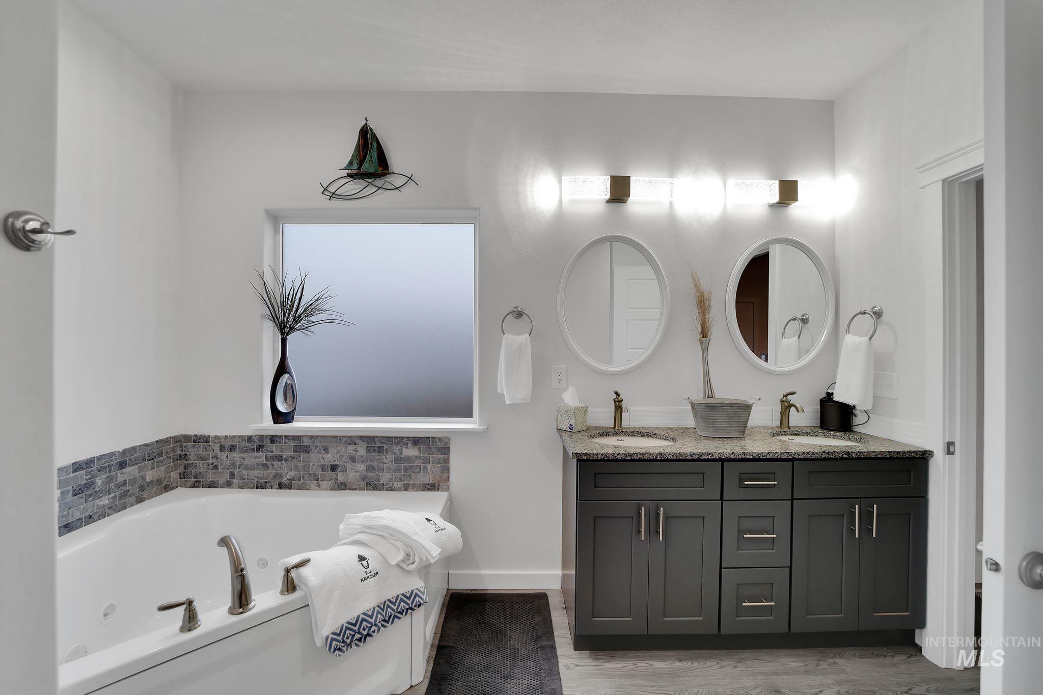 1085 Easy Avenue, Twin Falls, Idaho 83301, 3 Bedrooms, 3 Bathrooms, Residential For Sale, Price $425,000,MLS 98968605