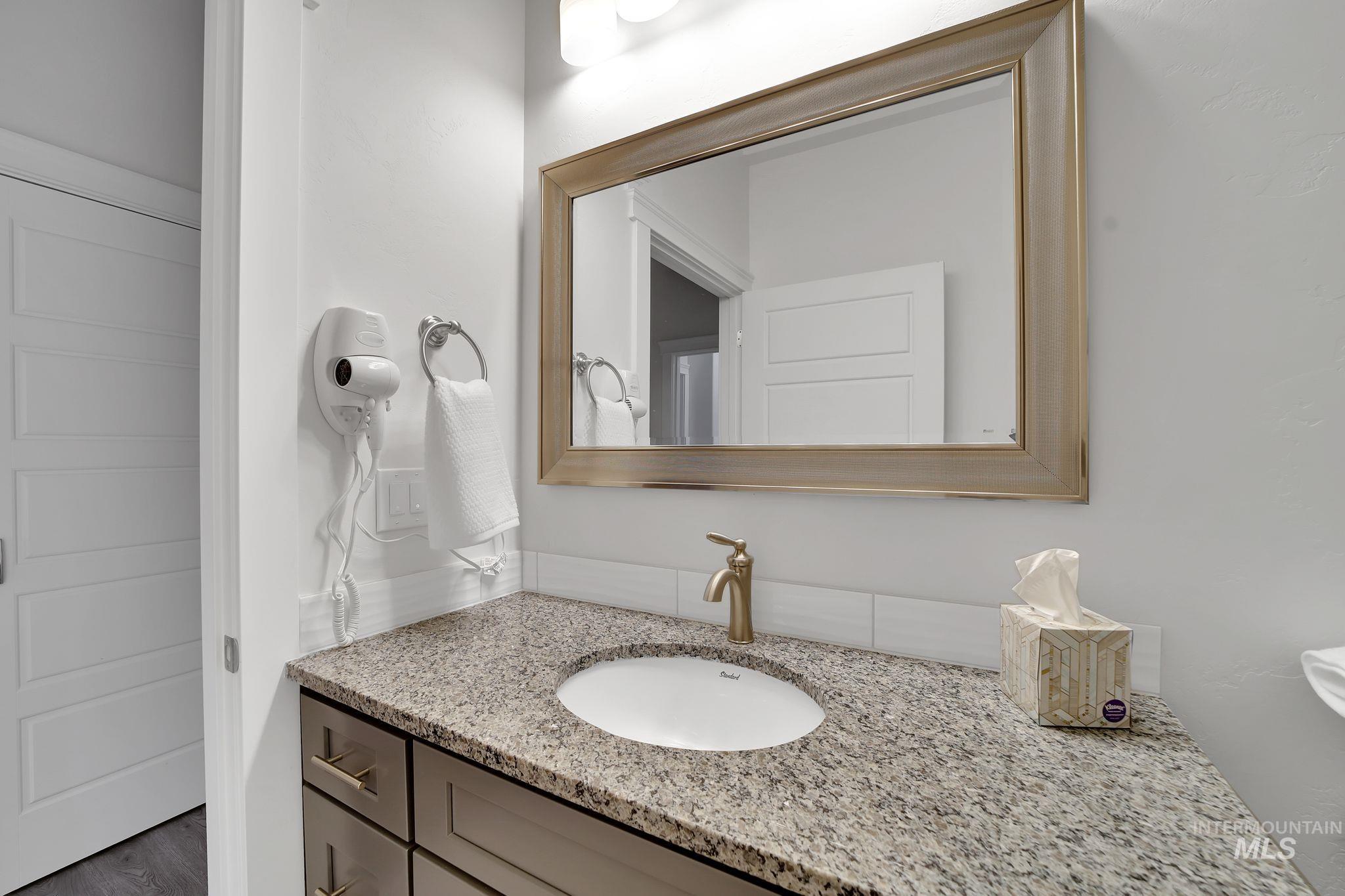 1085 Easy Avenue, Twin Falls, Idaho 83301, 3 Bedrooms, 3 Bathrooms, Residential For Sale, Price $415,000, 98968605