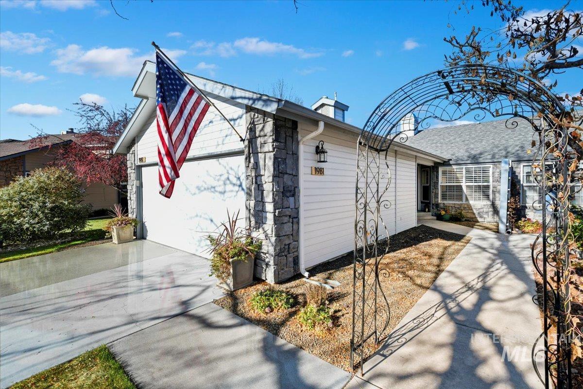 1981 N Interlachen, Meridian, Idaho 83646, 3 Bedrooms, 2 Bathrooms, Residential For Sale, Price $418,900,MLS 98968611