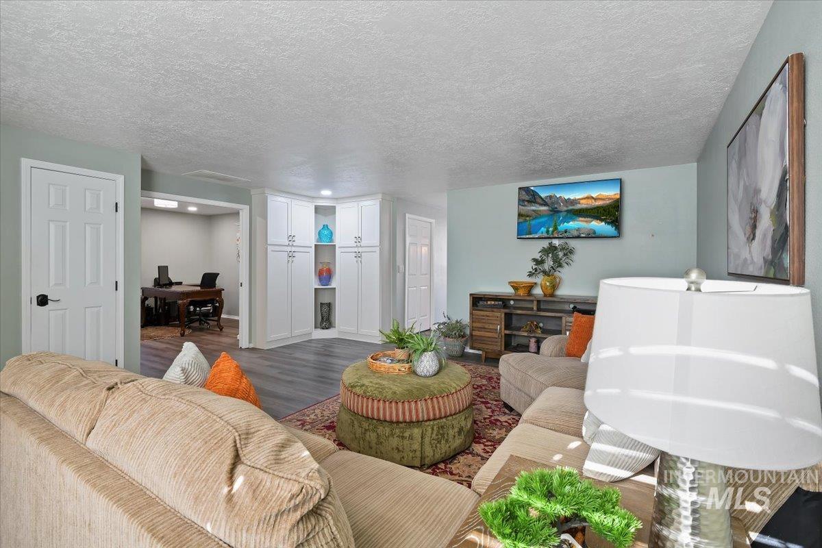 1981 N Interlachen, Meridian, Idaho 83646, 3 Bedrooms, 2 Bathrooms, Residential For Sale, Price $418,900,MLS 98968611