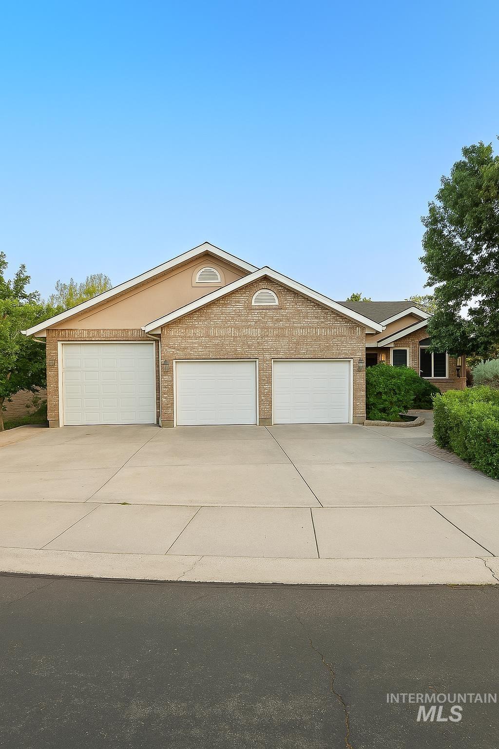 1409 Bitterroot Drive, Twin Falls, Idaho 83301, 7 Bedrooms, 3 Bathrooms, Residential For Sale, Price $599,900,MLS 98968642