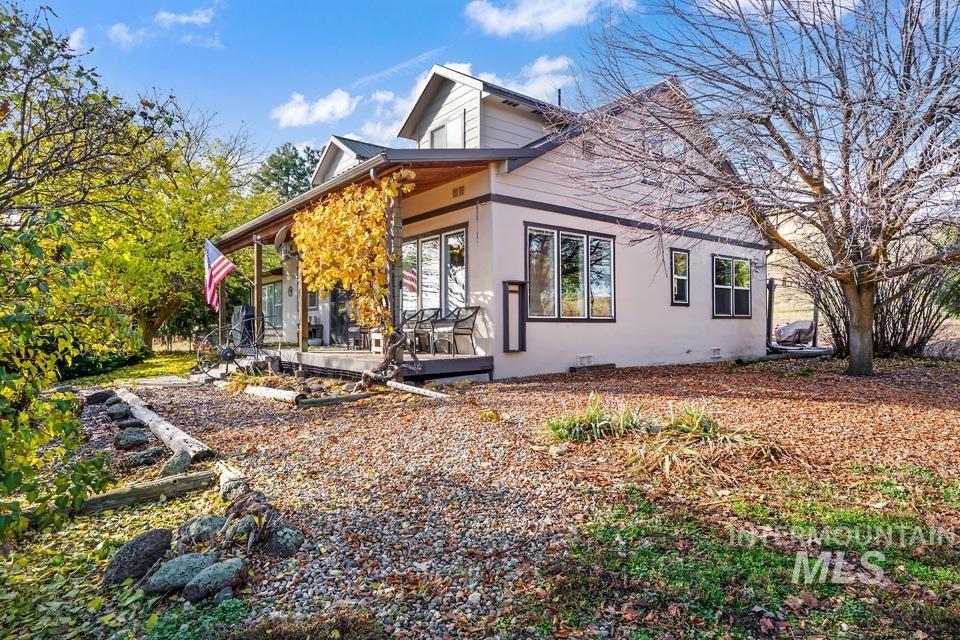 7025 Bluebird Lane, Sweet, Idaho 83670, 2 Bedrooms, 3 Bathrooms, Residential For Sale, Price $835,000,MLS 98968645