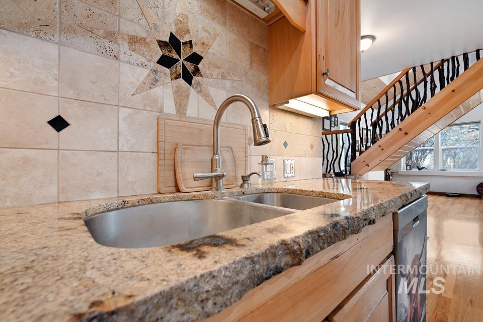 7025 Bluebird Lane, Sweet, Idaho 83670, 2 Bedrooms, 3 Bathrooms, Residential For Sale, Price $835,000,MLS 98968645