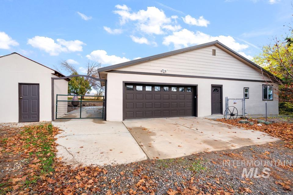 7025 Bluebird Lane, Sweet, Idaho 83670, 2 Bedrooms, 3 Bathrooms, Residential For Sale, Price $835,000,MLS 98968645