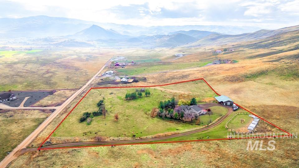 7025 Bluebird Lane, Sweet, Idaho 83670, 2 Bedrooms, 3 Bathrooms, Residential For Sale, Price $835,000,MLS 98968645