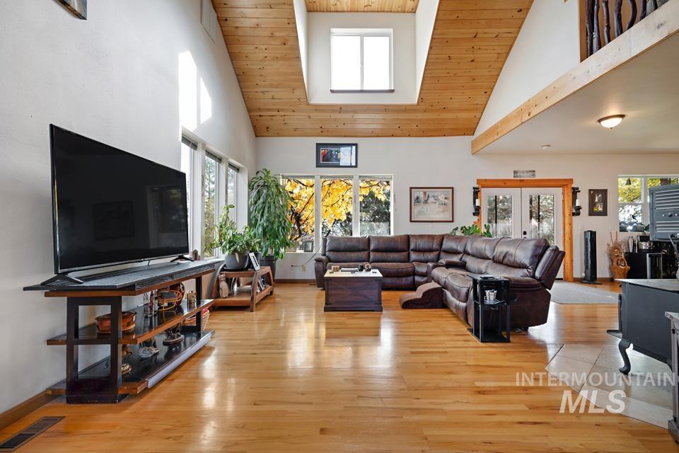 7025 Bluebird Lane, Sweet, Idaho 83670, 2 Bedrooms, 3 Bathrooms, Residential For Sale, Price $835,000,MLS 98968645