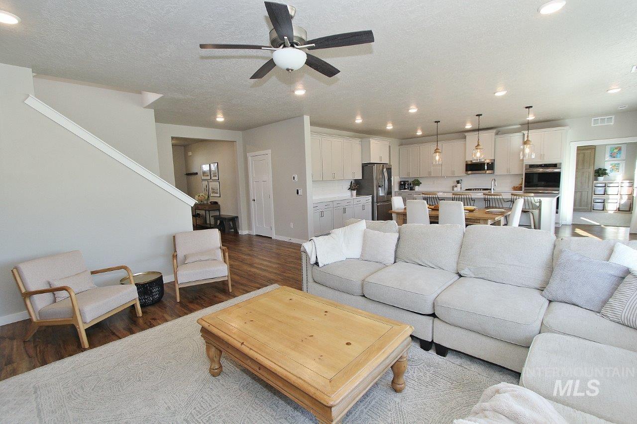 7802 S Dewberry Ave., Boise, Idaho 83709, 4 Bedrooms, 4 Bathrooms, Residential For Sale, Price $789,900,MLS 98968654