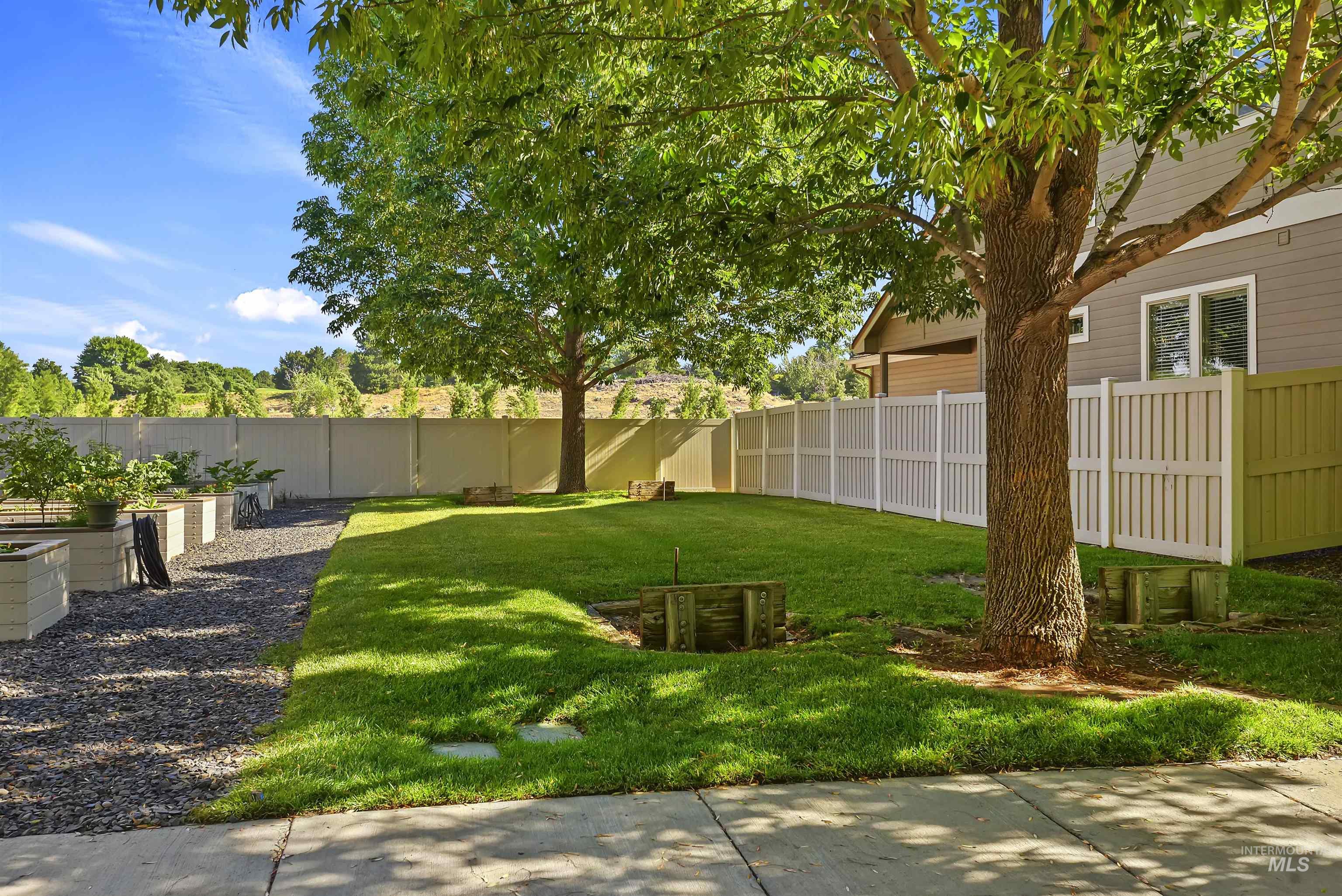 30 N Arrow Creek Ln, Eagle, Idaho 83616, 3 Bedrooms, 2.5 Bathrooms, Residential For Sale, Price $579,900,MLS 98968670