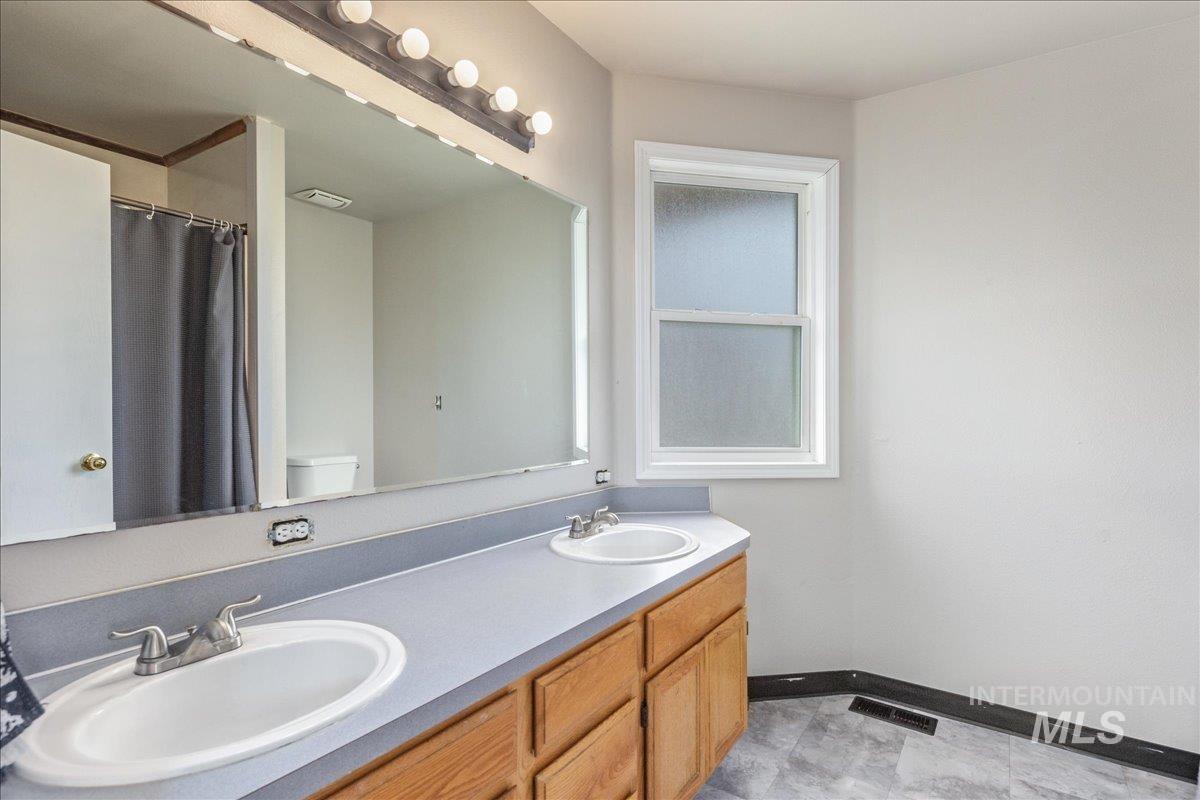 1966 N Pilgrim Avenue, Boise, Idaho 83704, 3 Bedrooms, 2 Bathrooms, Residential For Sale, Price $407,900,MLS 98968717