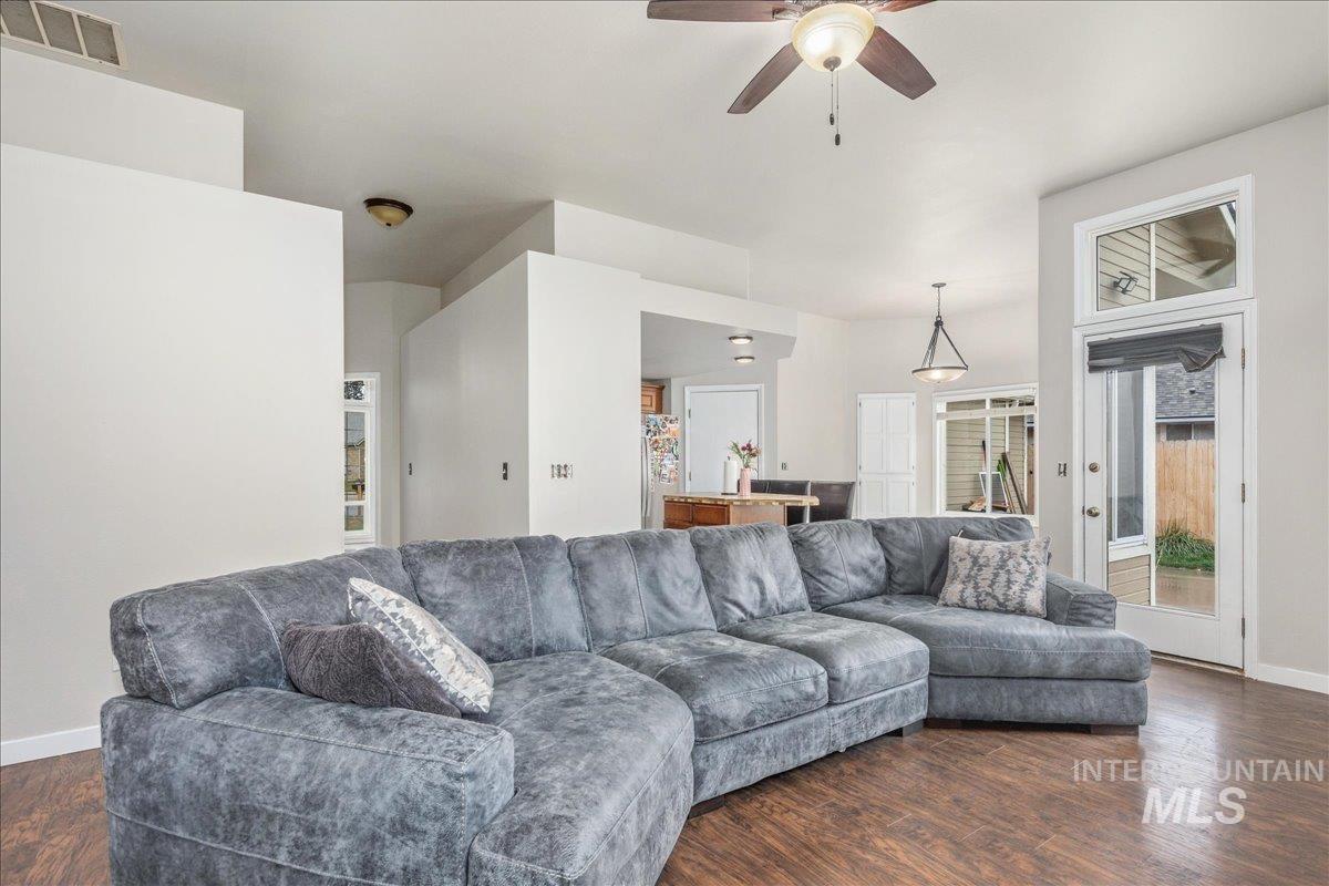 1966 N Pilgrim Avenue, Boise, Idaho 83704, 3 Bedrooms, 2 Bathrooms, Residential For Sale, Price $407,900,MLS 98968717