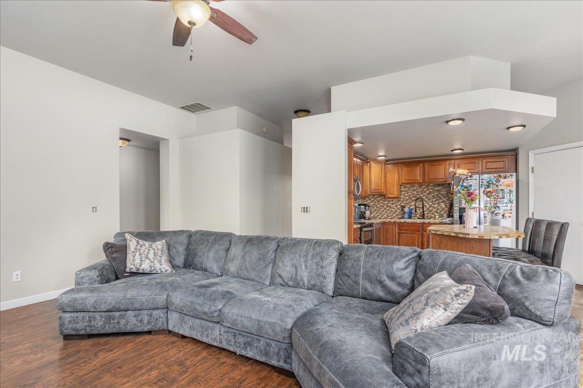 1966 N Pilgrim Avenue, Boise, Idaho 83704, 3 Bedrooms, 2 Bathrooms, Residential For Sale, Price $407,900,MLS 98968717