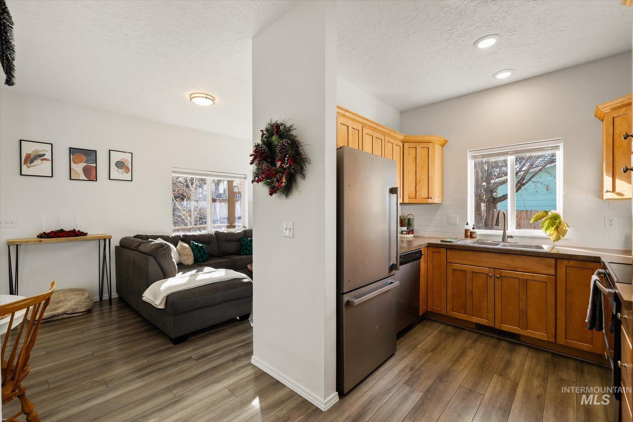 124 W Cherry Ave, Meridian, Idaho 83642, 3 Bedrooms, 2.5 Bathrooms, Residential For Sale, Price $404,900,MLS 98968753