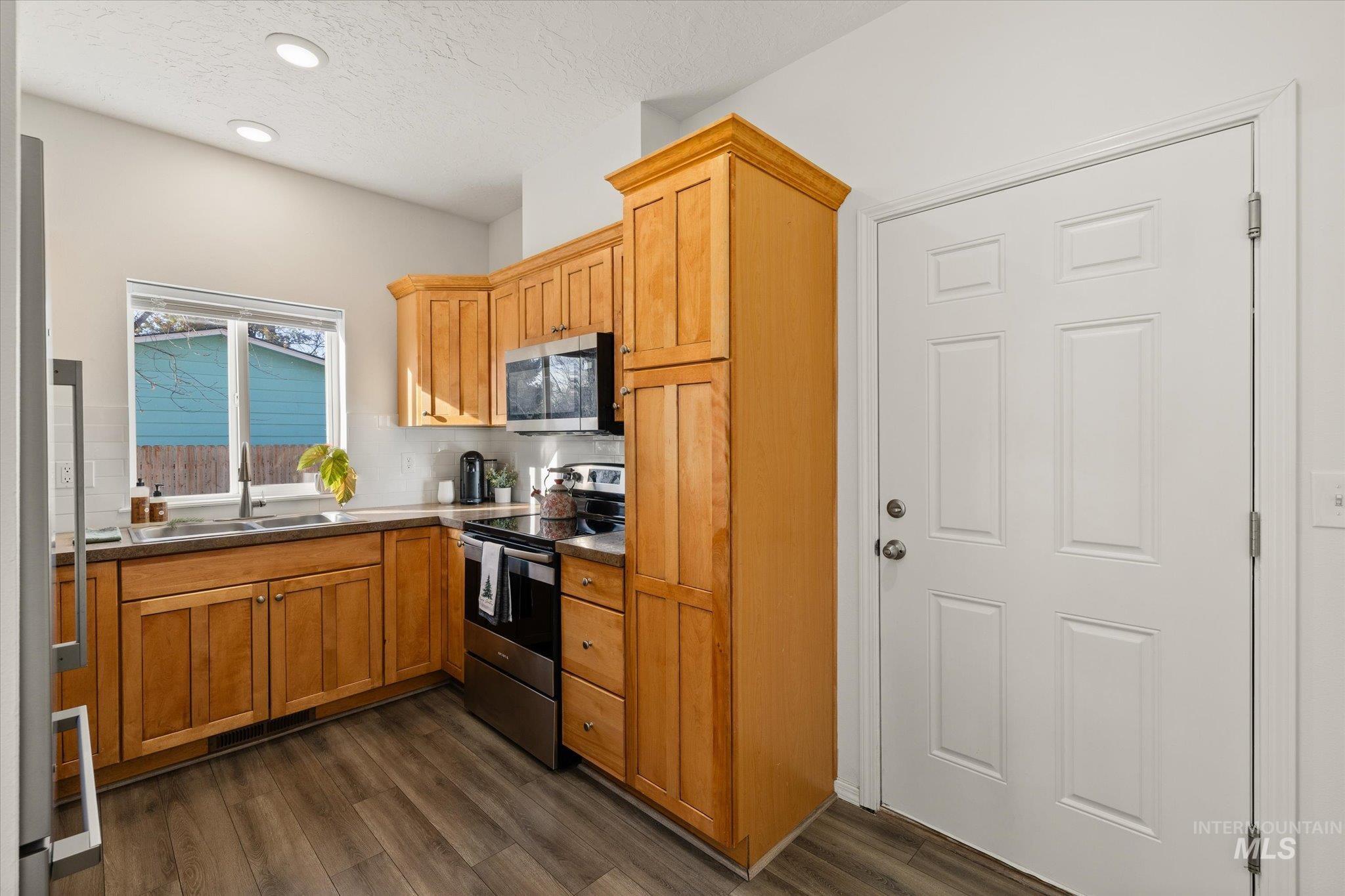 124 W Cherry Ave, Meridian, Idaho 83642, 3 Bedrooms, 2.5 Bathrooms, Residential For Sale, Price $404,900,MLS 98968753