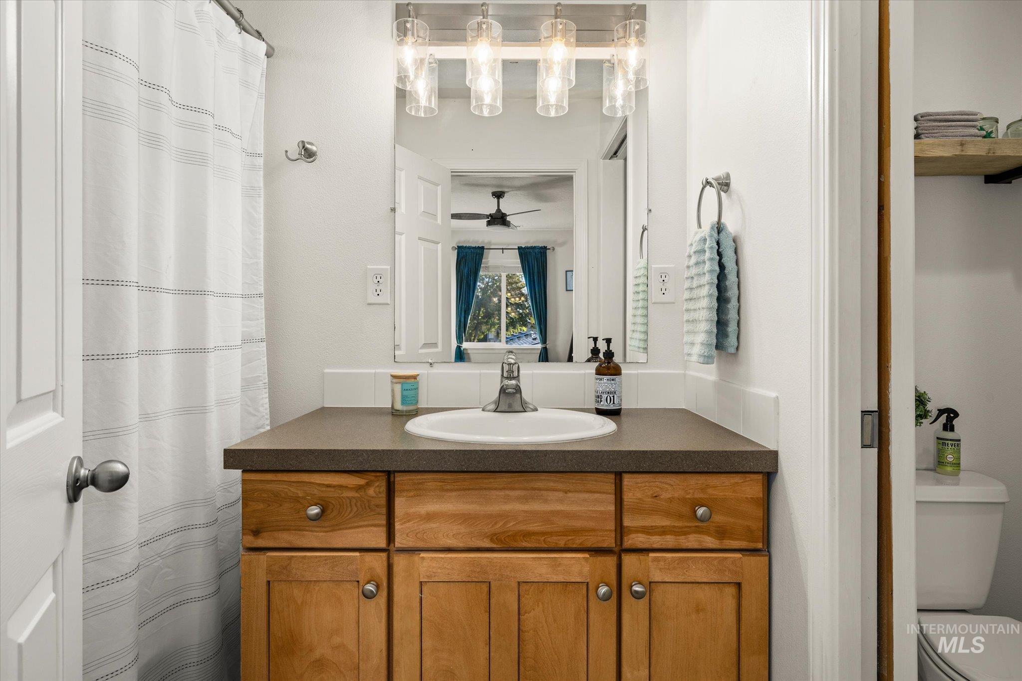 124 W Cherry Ave, Meridian, Idaho 83642, 3 Bedrooms, 2.5 Bathrooms, Residential For Sale, Price $404,900,MLS 98968753