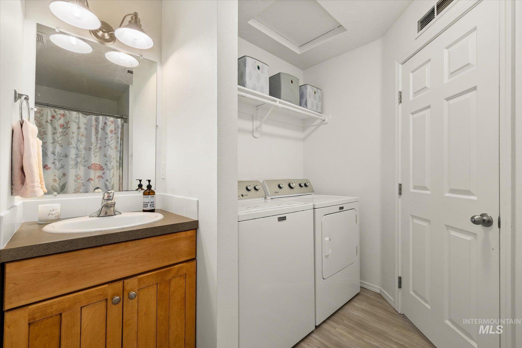 124 W Cherry Ave, Meridian, Idaho 83642, 3 Bedrooms, 2.5 Bathrooms, Residential For Sale, Price $404,900,MLS 98968753