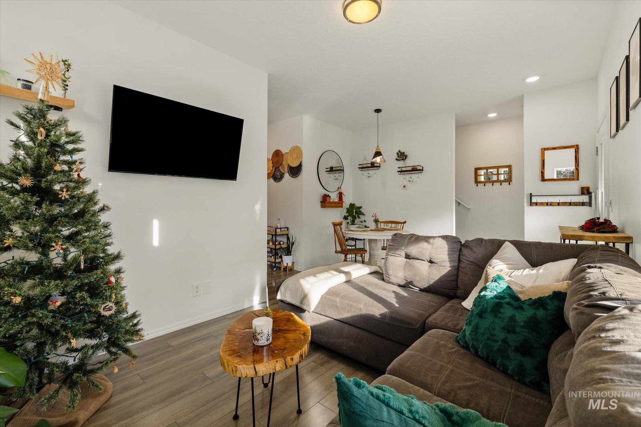 124 W Cherry Ave, Meridian, Idaho 83642, 3 Bedrooms, 2.5 Bathrooms, Residential For Sale, Price $404,900,MLS 98968753