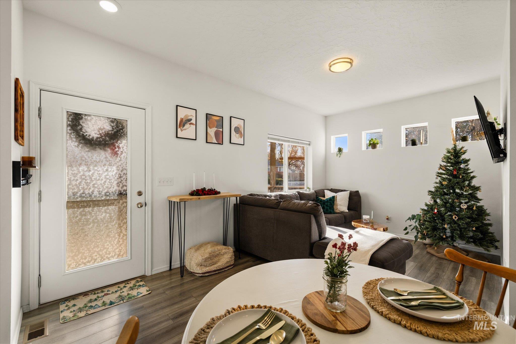 124 W Cherry Ave, Meridian, Idaho 83642, 3 Bedrooms, 2.5 Bathrooms, Residential For Sale, Price $404,900,MLS 98968753