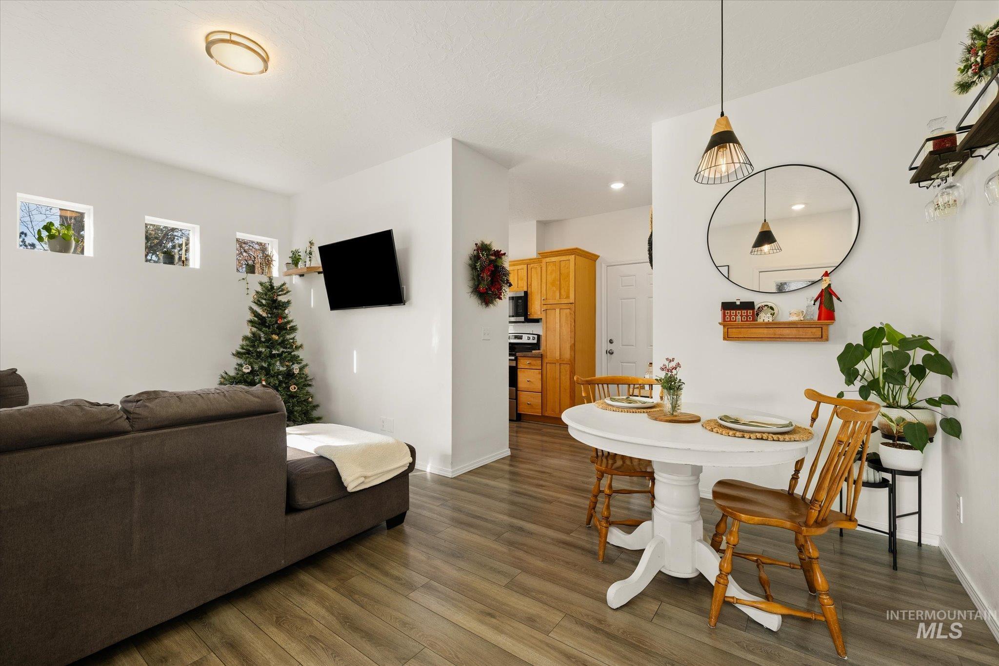 124 W Cherry Ave, Meridian, Idaho 83642, 3 Bedrooms, 2.5 Bathrooms, Residential For Sale, Price $404,900,MLS 98968753