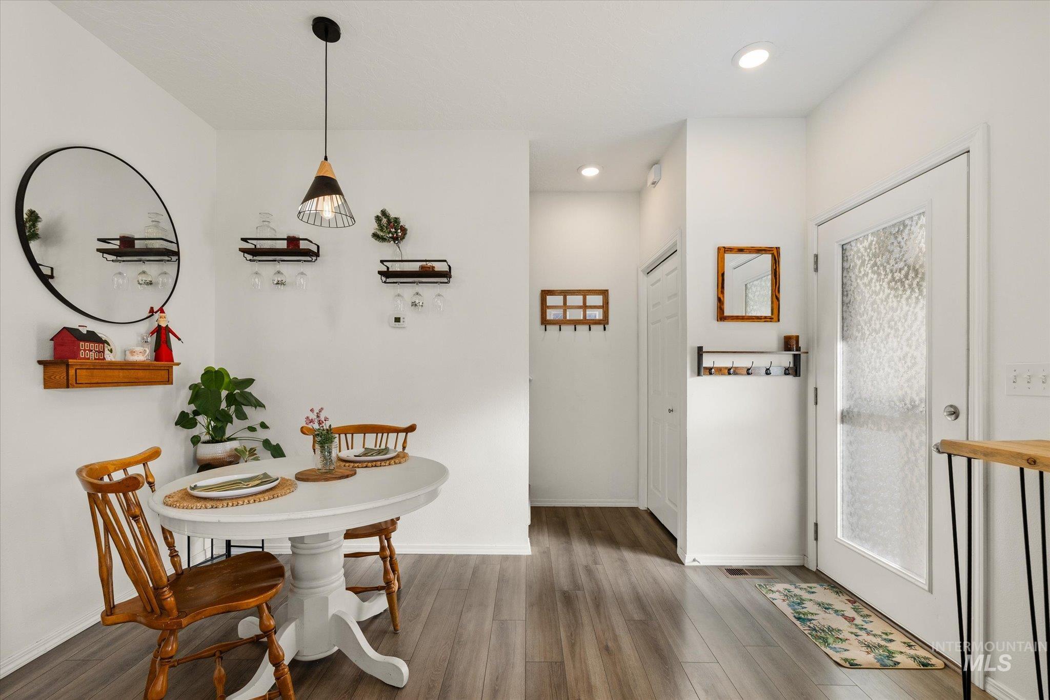 124 W Cherry Ave, Meridian, Idaho 83642, 3 Bedrooms, 2.5 Bathrooms, Residential For Sale, Price $404,900,MLS 98968753