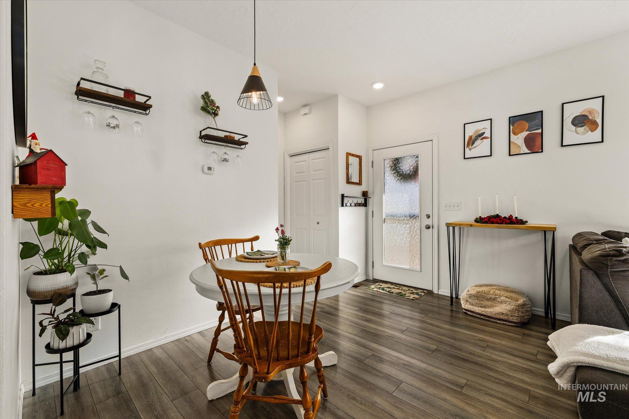 124 W Cherry Ave, Meridian, Idaho 83642, 3 Bedrooms, 2.5 Bathrooms, Residential For Sale, Price $404,900,MLS 98968753