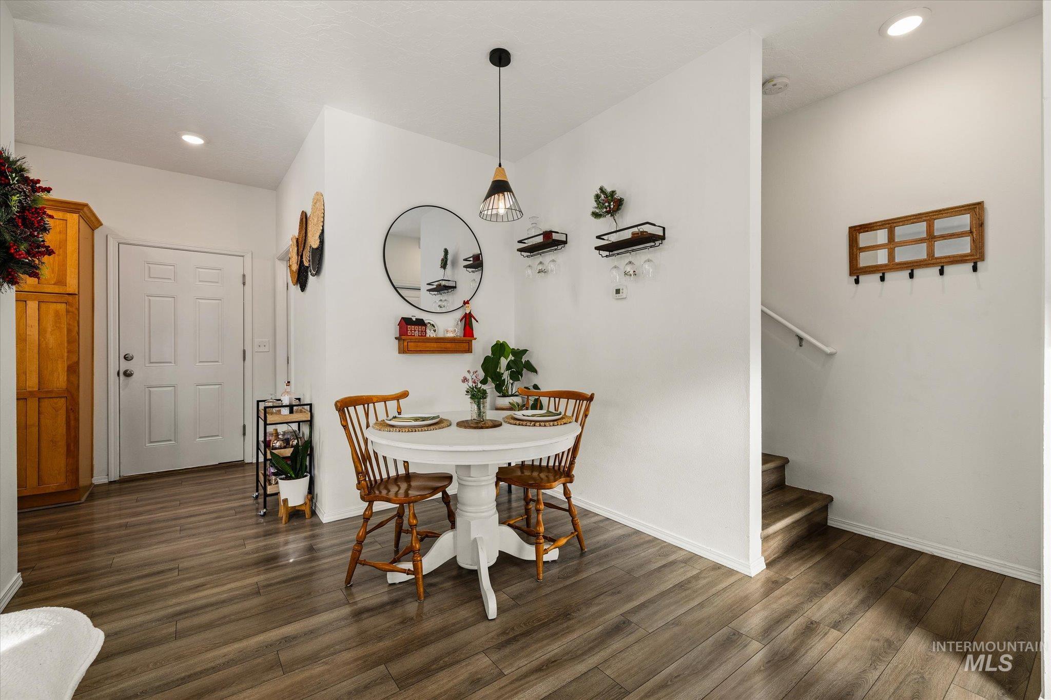 124 W Cherry Ave, Meridian, Idaho 83642, 3 Bedrooms, 2.5 Bathrooms, Residential For Sale, Price $404,900,MLS 98968753