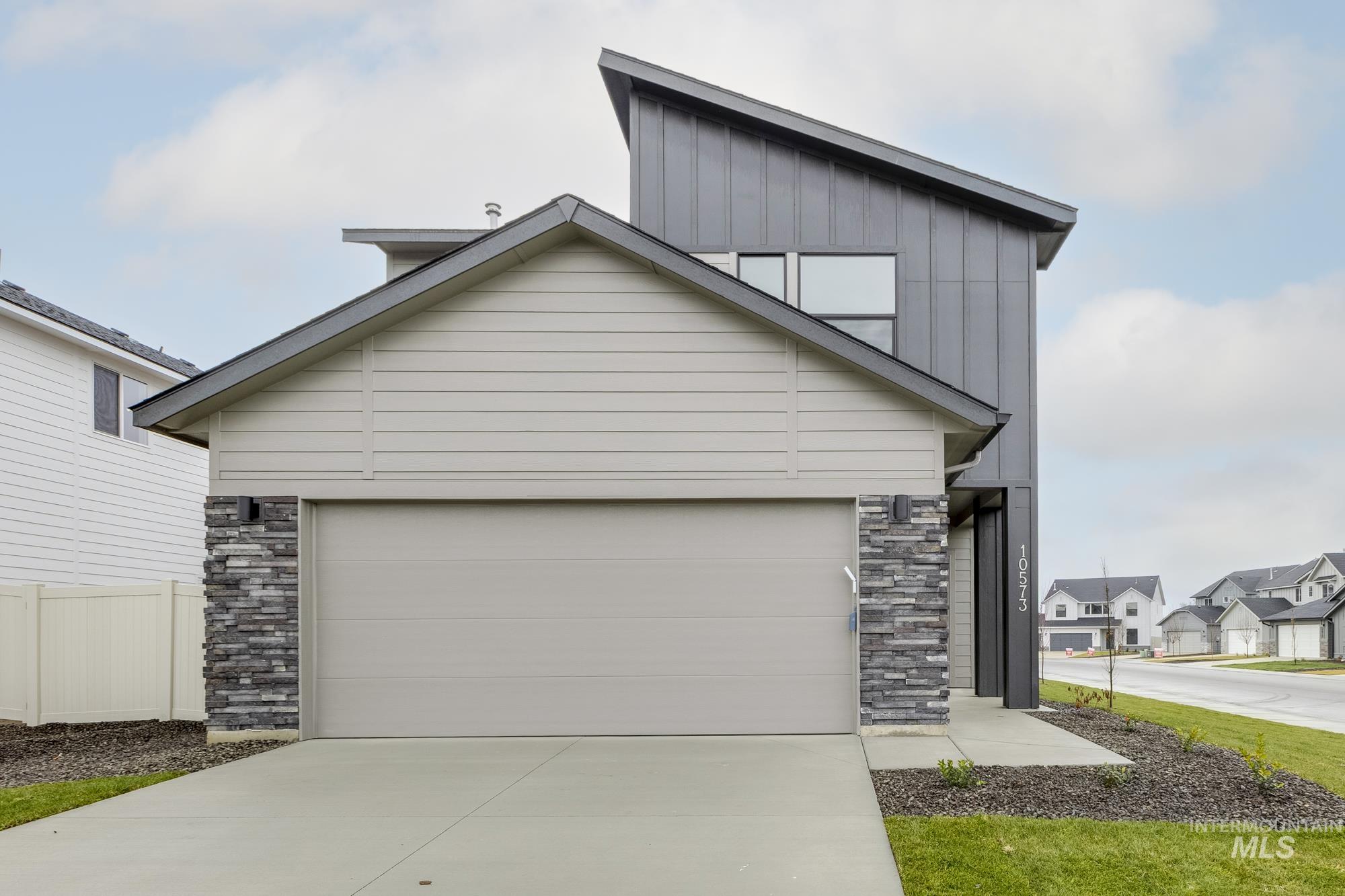 10573 W Tinder St, Star, Idaho 83669, 3 Bedrooms, 2.5 Bathrooms, Residential For Sale, Price $469,990,MLS 98968755