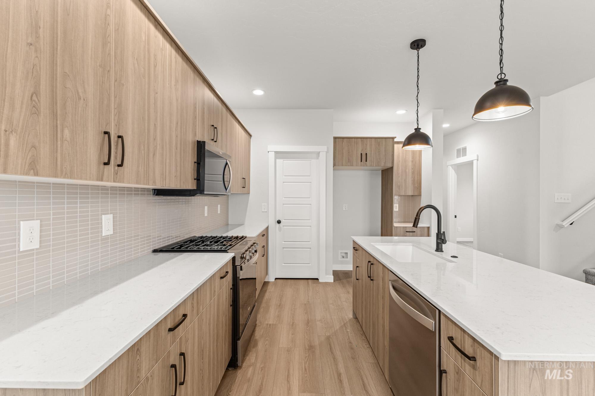 10530 W Teratai St, Star, Idaho 83669, 4 Bedrooms, 2.5 Bathrooms, Residential For Sale, Price $479,990, 98968756