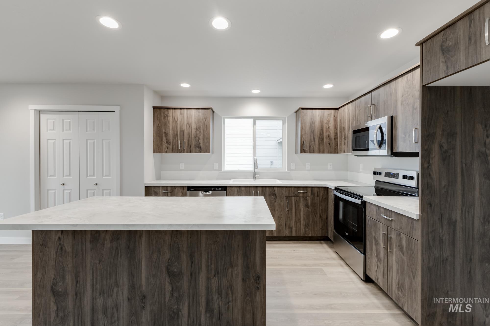 7236 E Marble Springs Dr, Nampa, Idaho 83687, 5 Bedrooms, 3 Bathrooms, Residential For Sale, Price $474,990,MLS 98968761