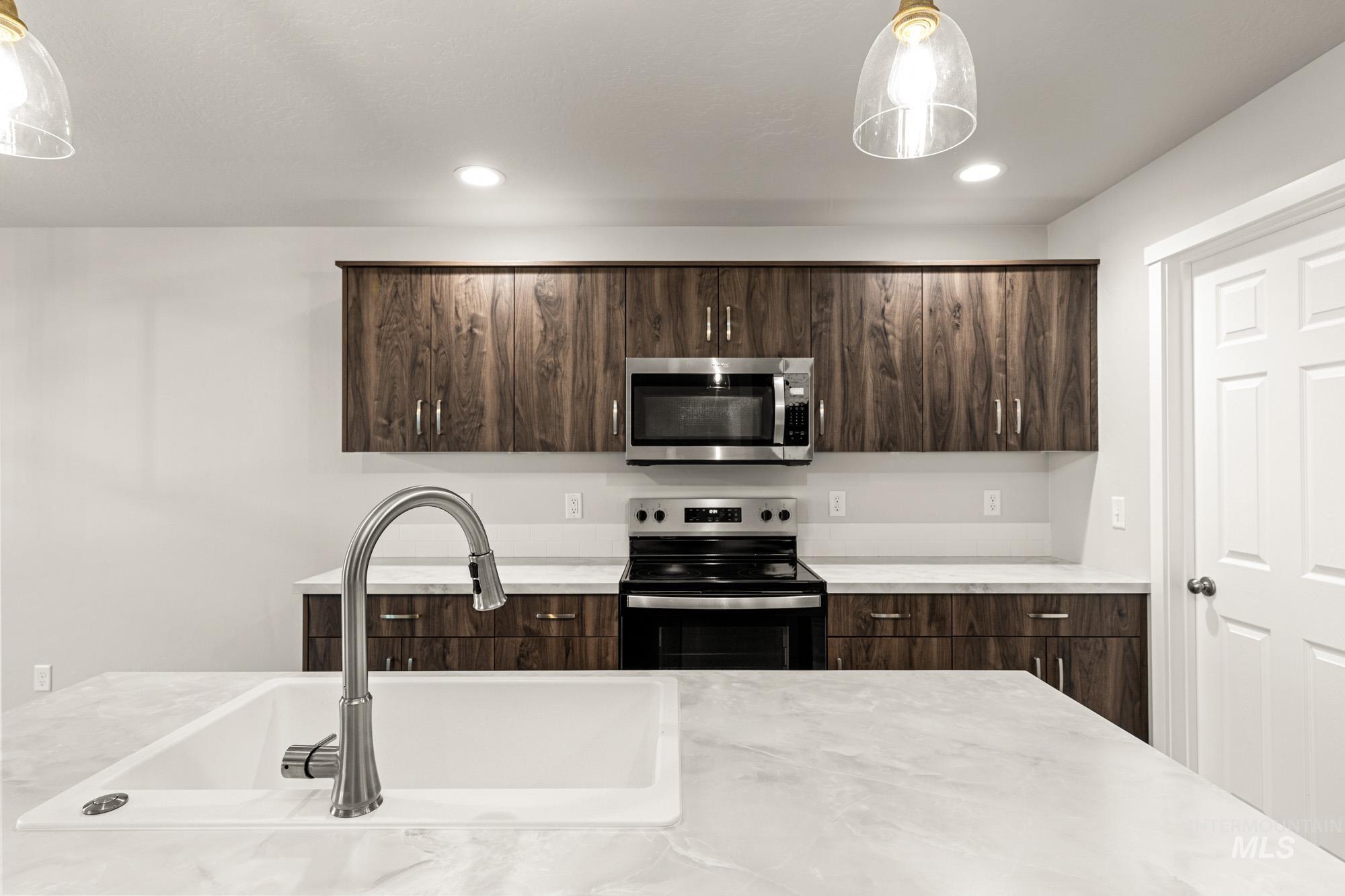 10825 Rutland St, Caldwell, Idaho 83605, 3 Bedrooms, 2.5 Bathrooms, Residential For Sale, Price $400,990,MLS 98968762