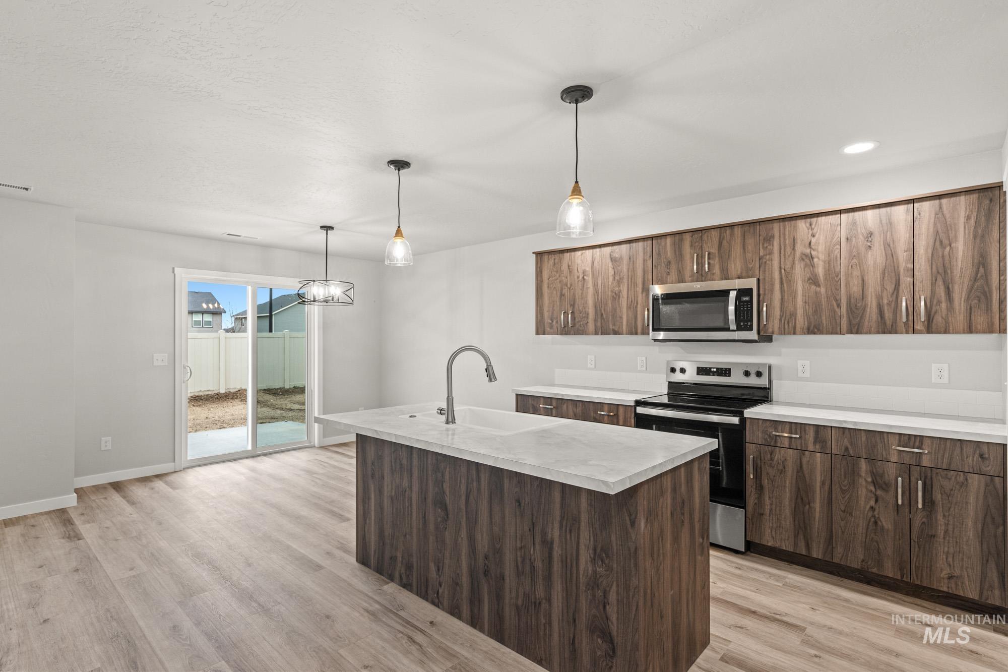 10825 Rutland St, Caldwell, Idaho 83605, 3 Bedrooms, 2.5 Bathrooms, Residential For Sale, Price $400,990,MLS 98968762